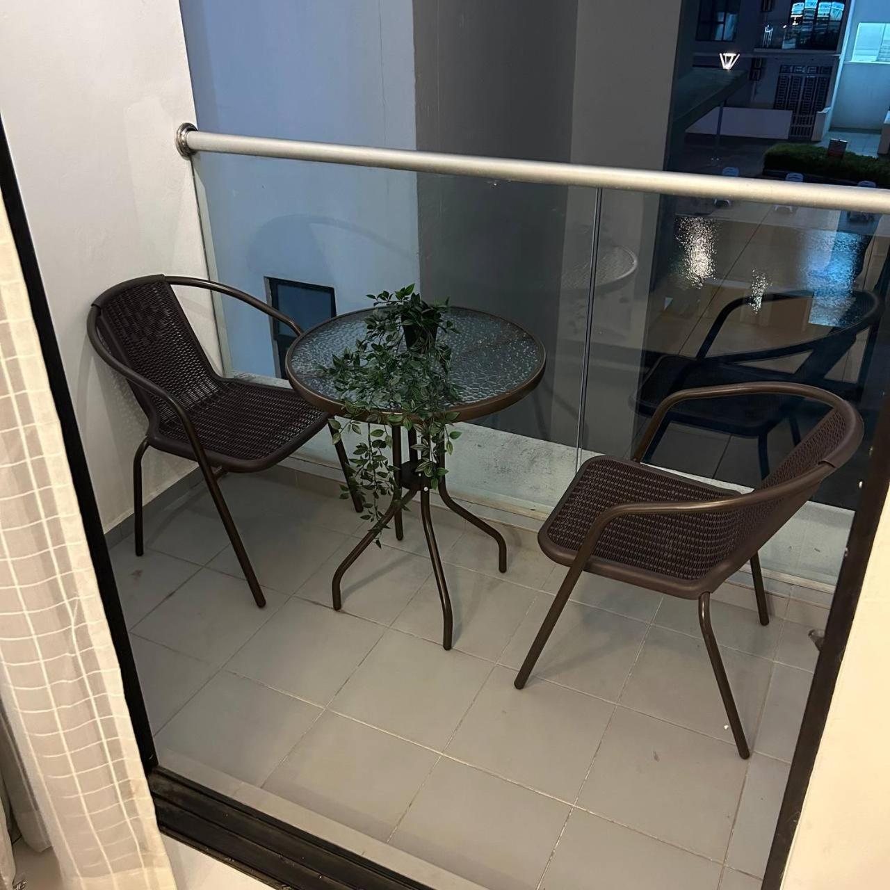Paradigm Mall 1BR-Poolview-Netflix-WiFi by JB RelaX Homestay