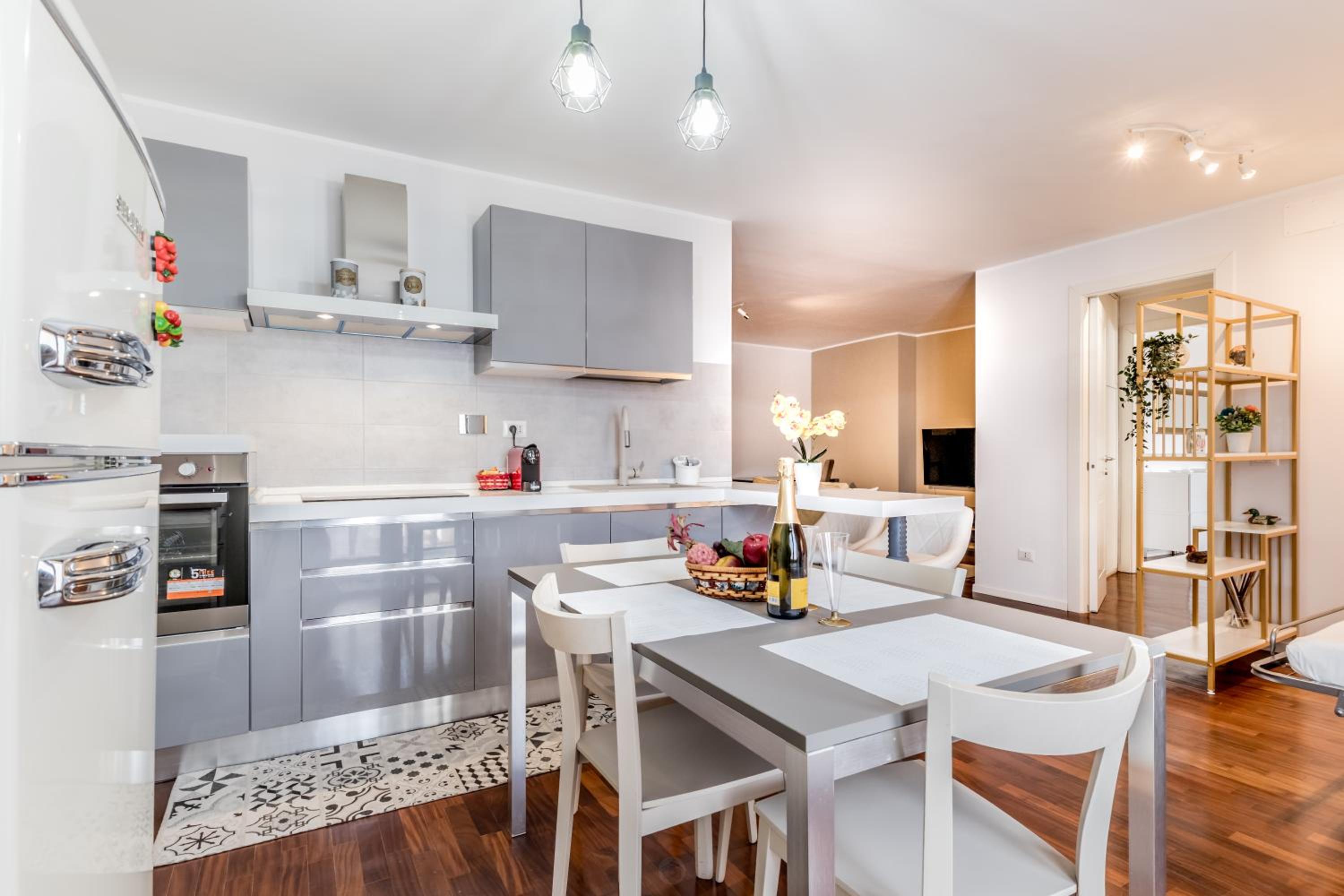 BBHOME Penthouse bright and elegant Metro Conca d'Oro