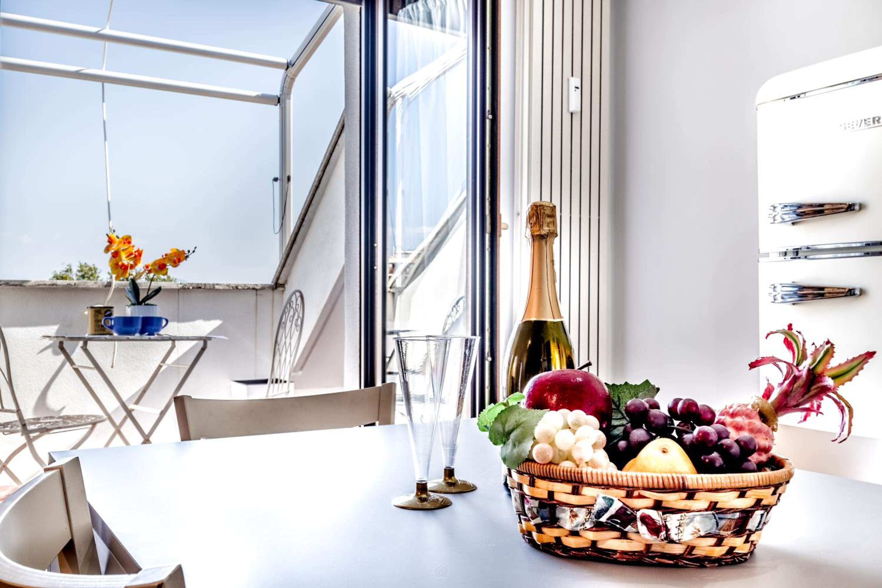 BBHOME Penthouse bright and elegant Metro Conca d'Oro