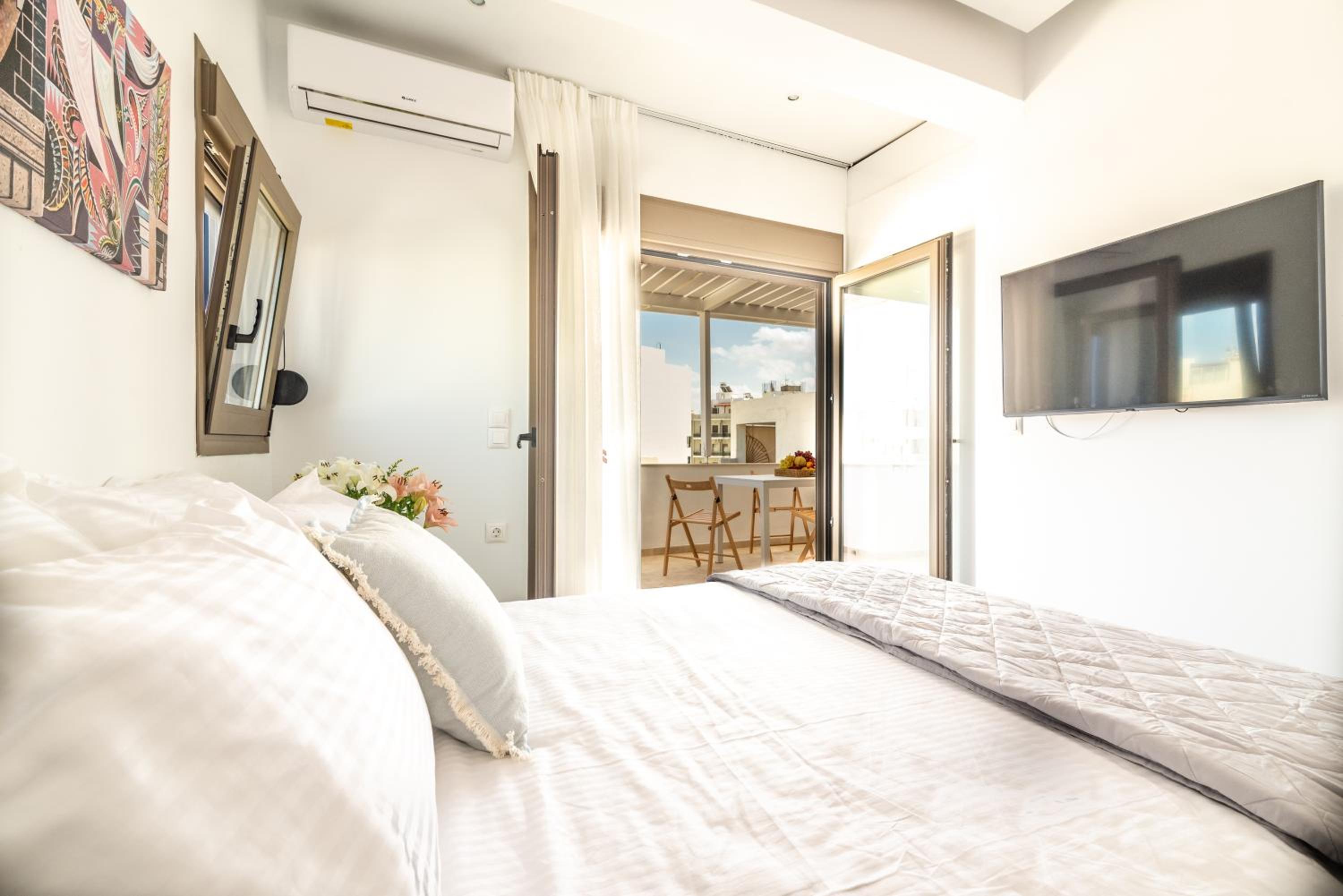 Deluxe Suite near City Center photo 4