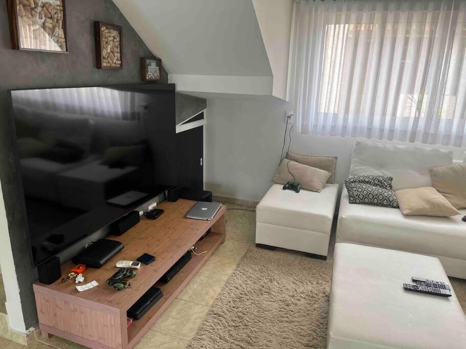 Casa Híper Equipada em residencial