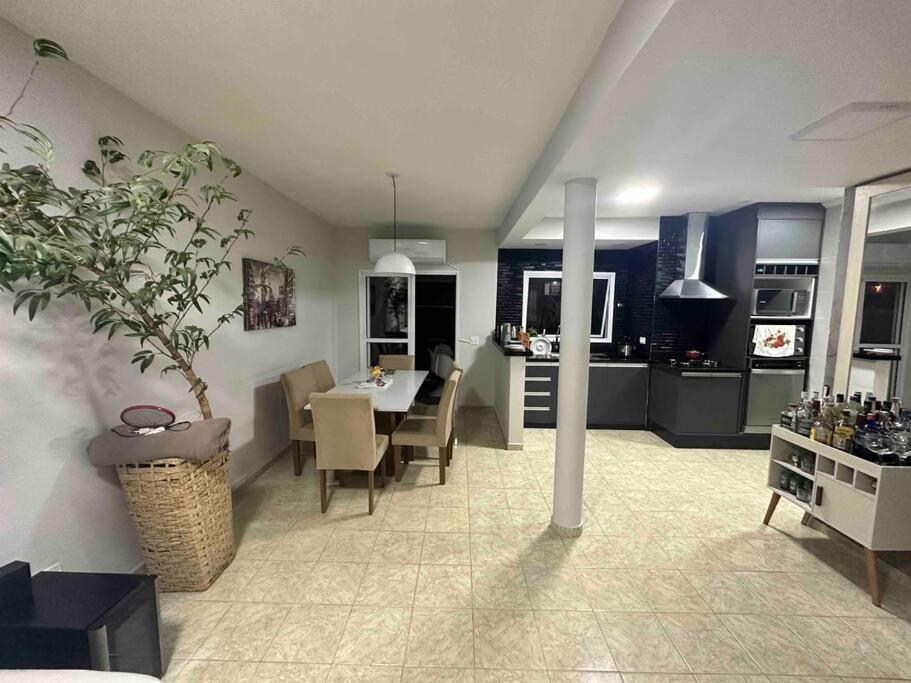 Casa Híper Equipada em residencial