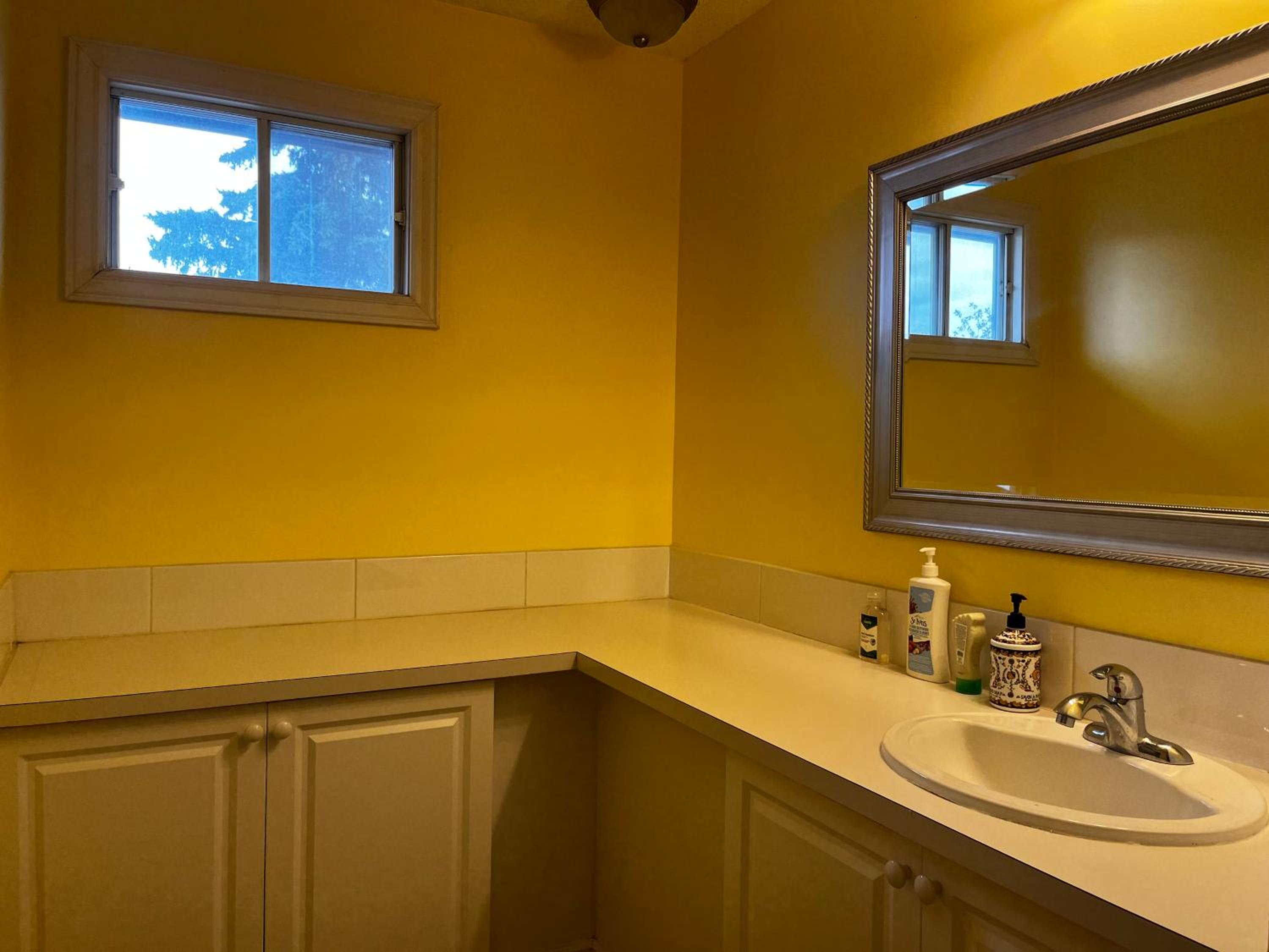 Beautiful room close Airport!