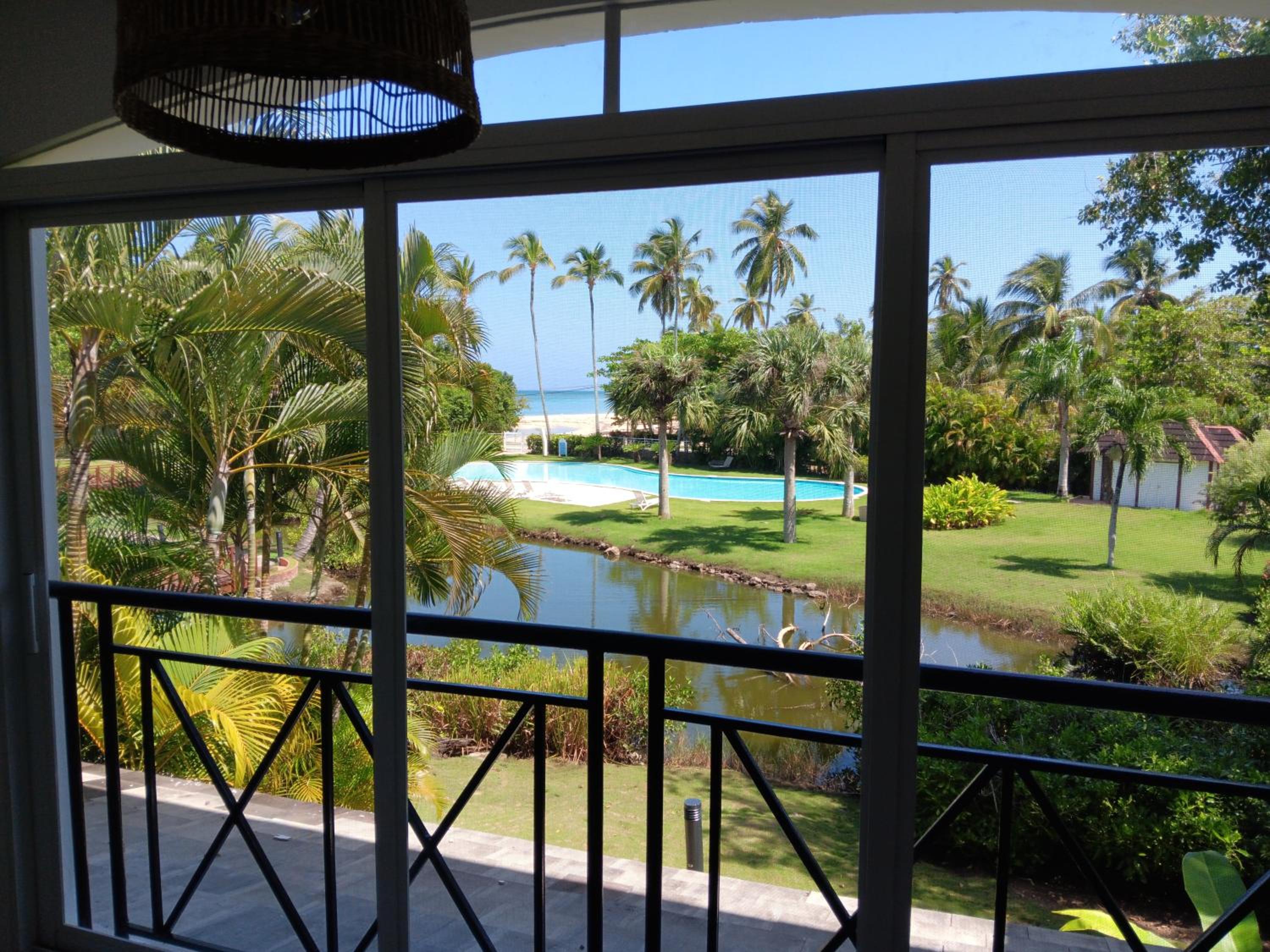 Bonita Village Beachfront Apt with Pool & Balcony