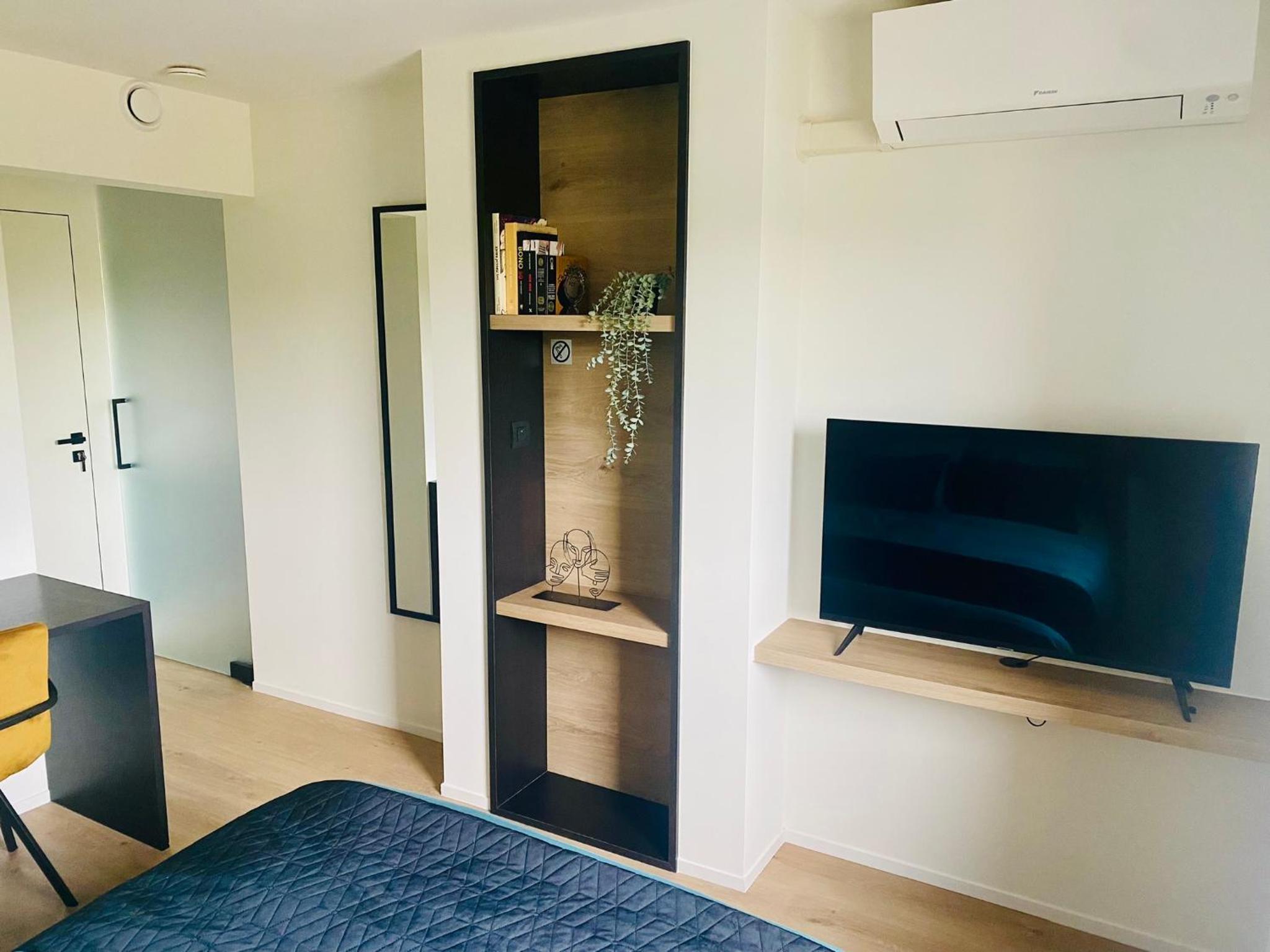 Inova - Comfort Room with Private Bathroom and Shared Facilities