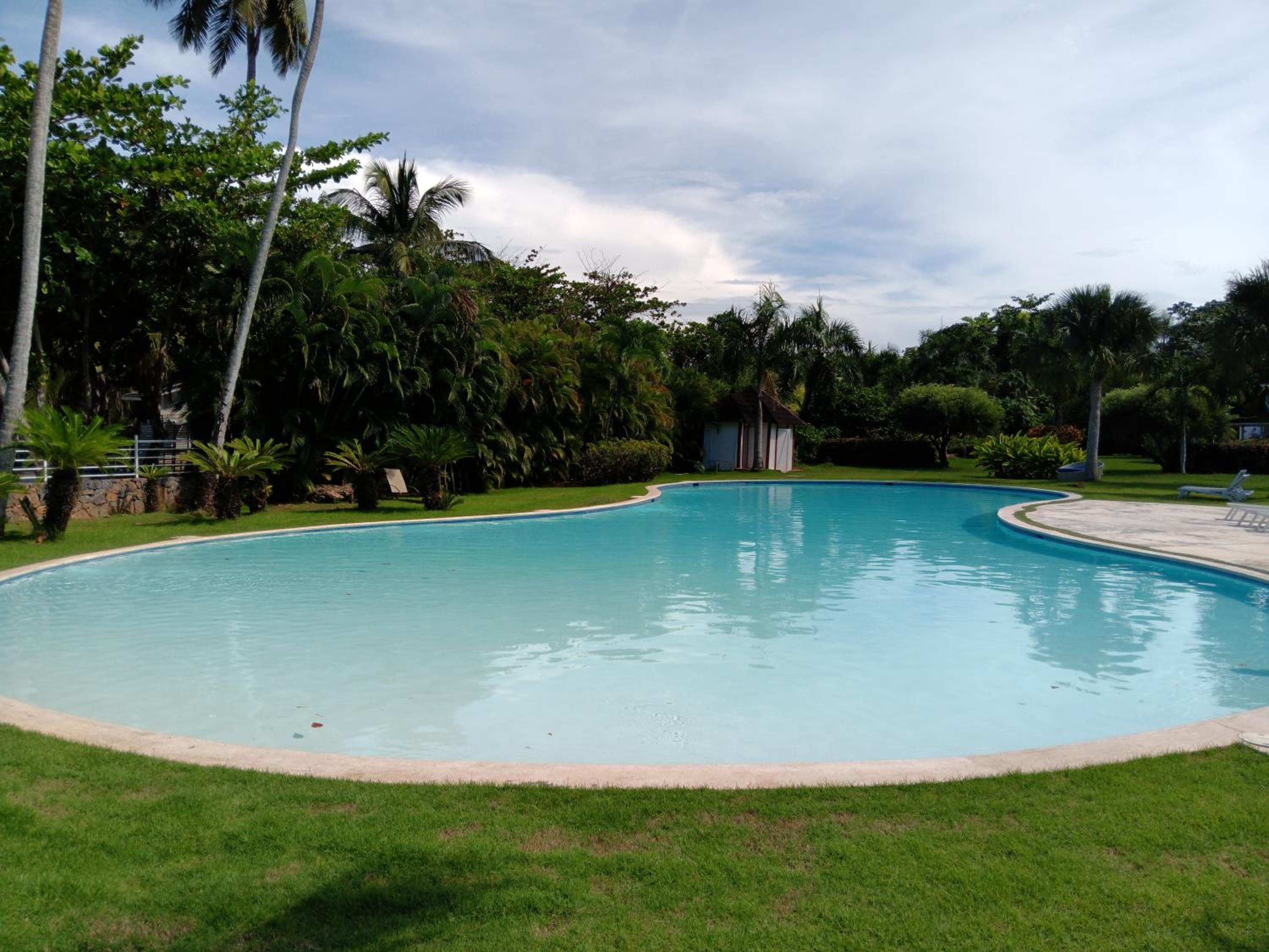 Bonita Village Beachfront Apt with Pool & Balcony