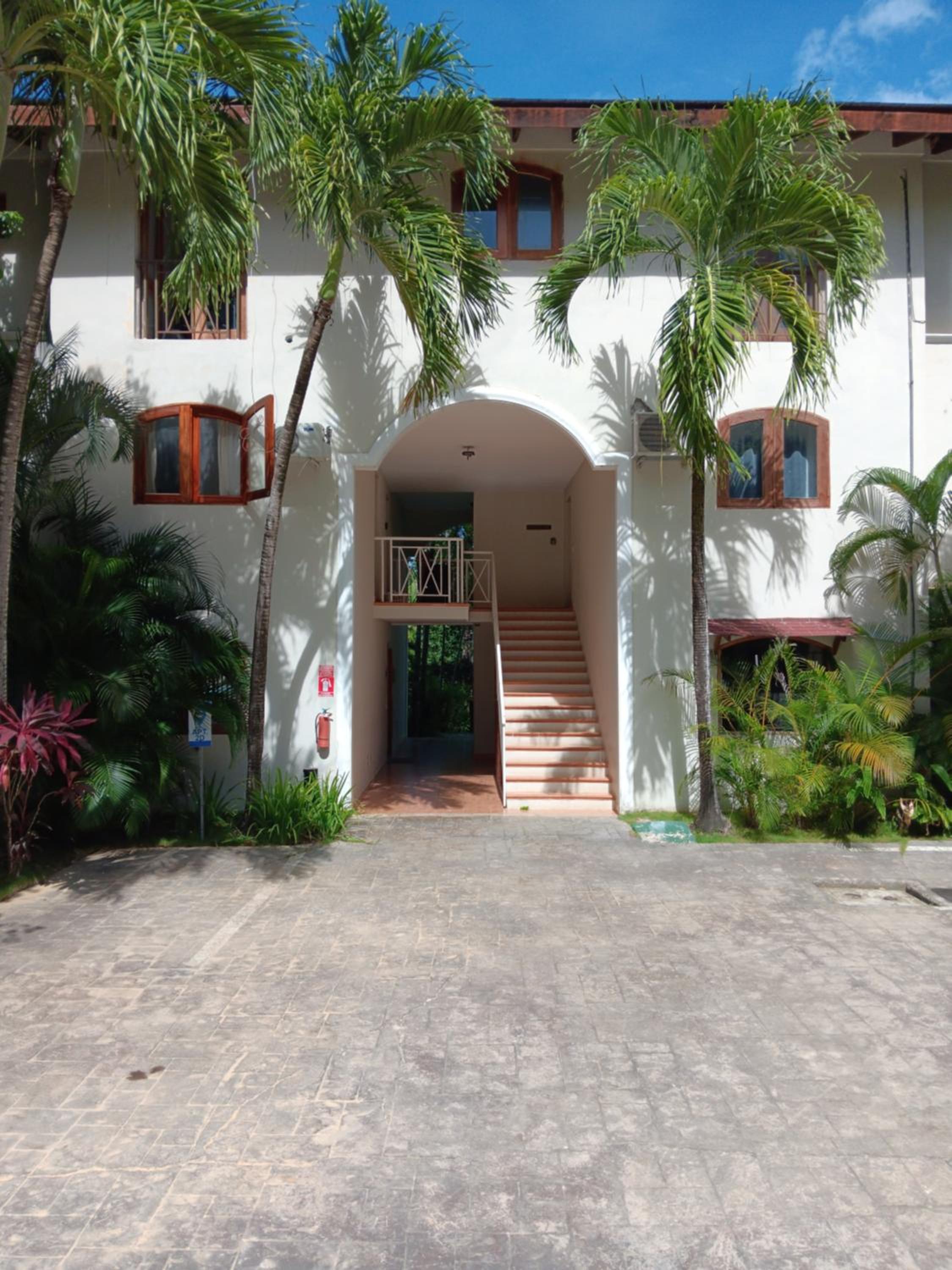 Bonita Village Beachfront Apt with Pool & Balcony
