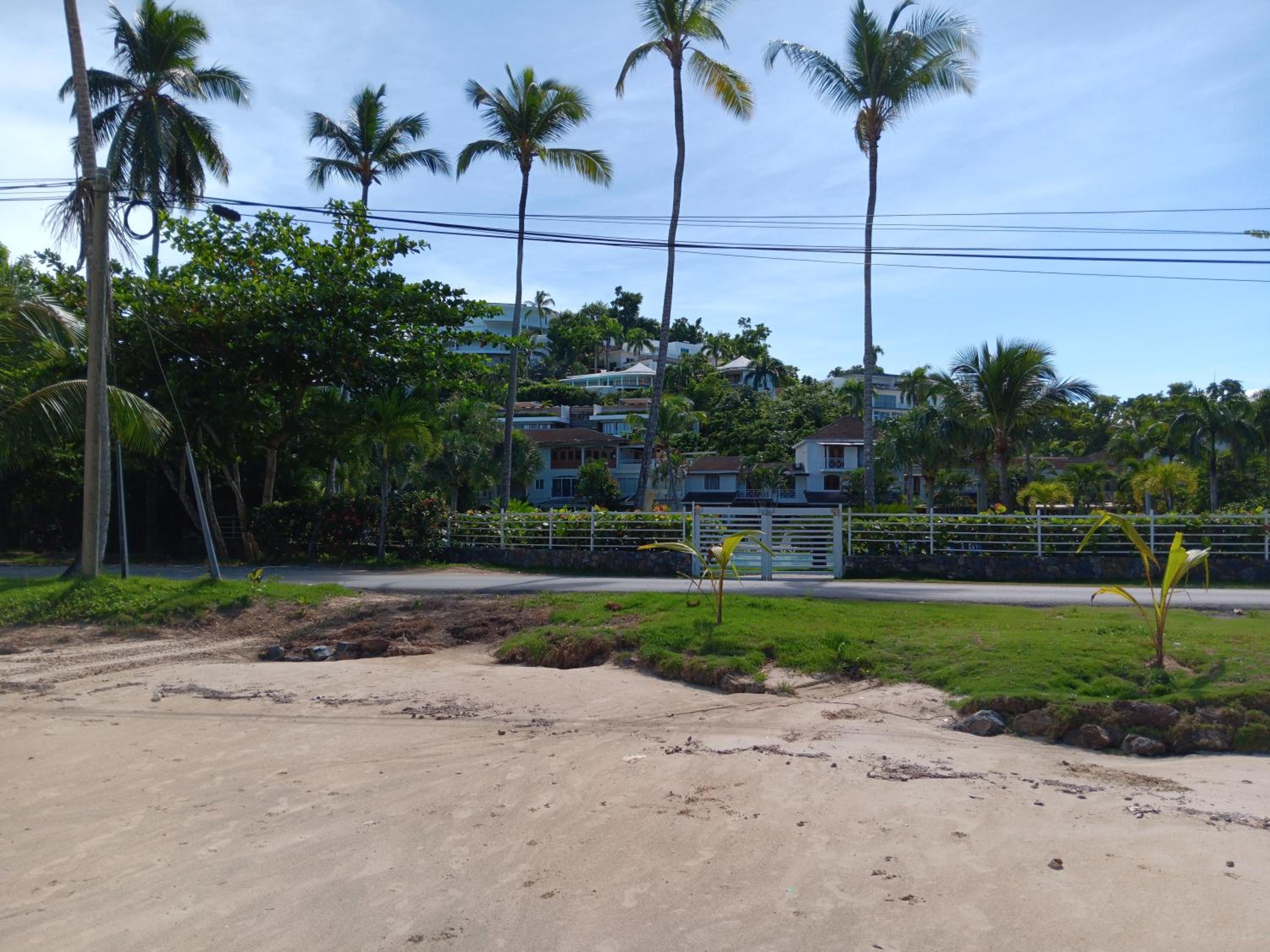 Bonita Village Beachfront Apt with Pool & Balcony