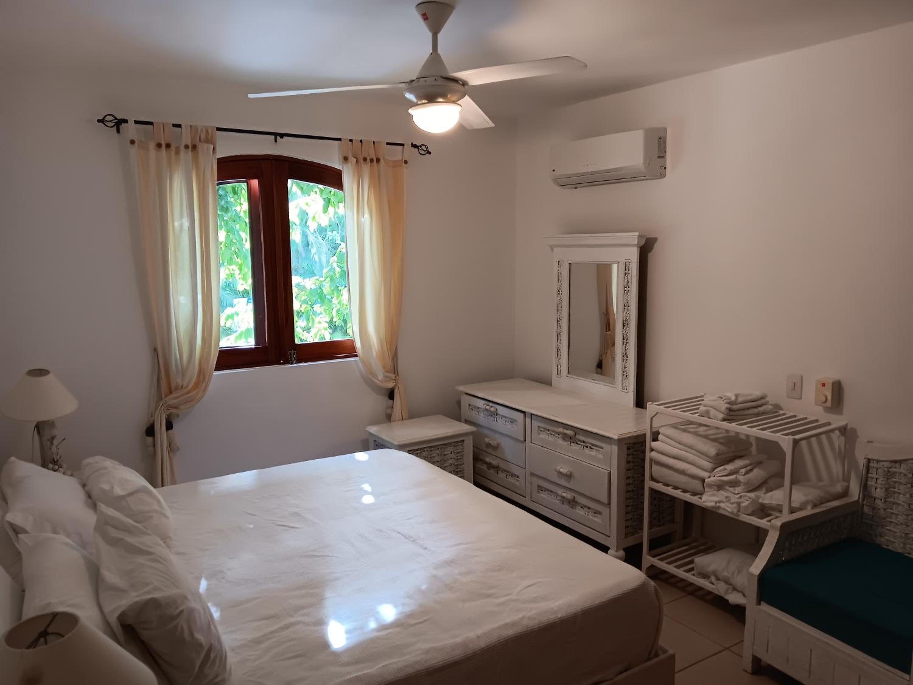 Bonita Village Beachfront Apt with Pool & Balcony