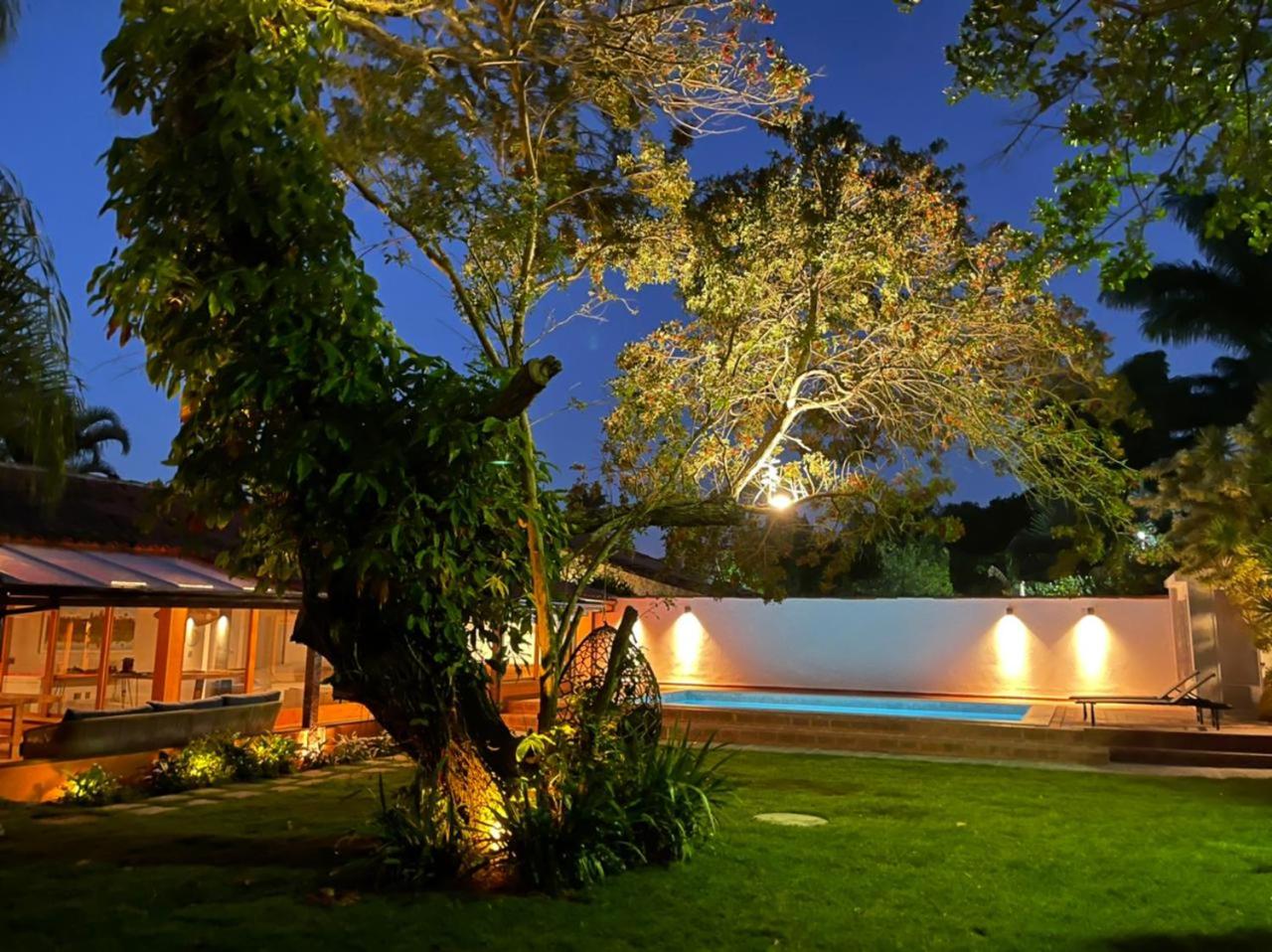 Luxury house w/fabulous garden next Geribá Beach
