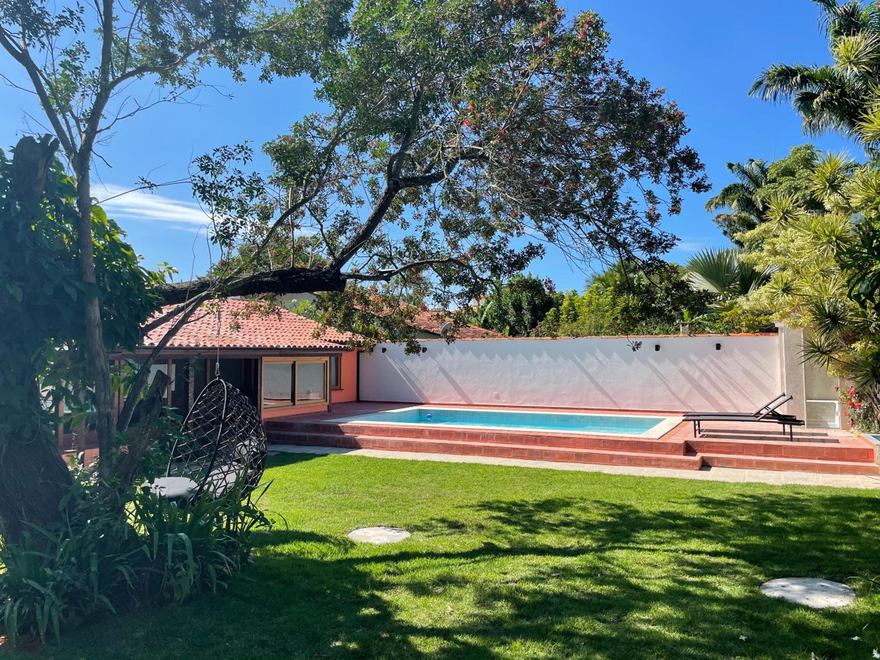 Luxury house w/fabulous garden next Geribá Beach