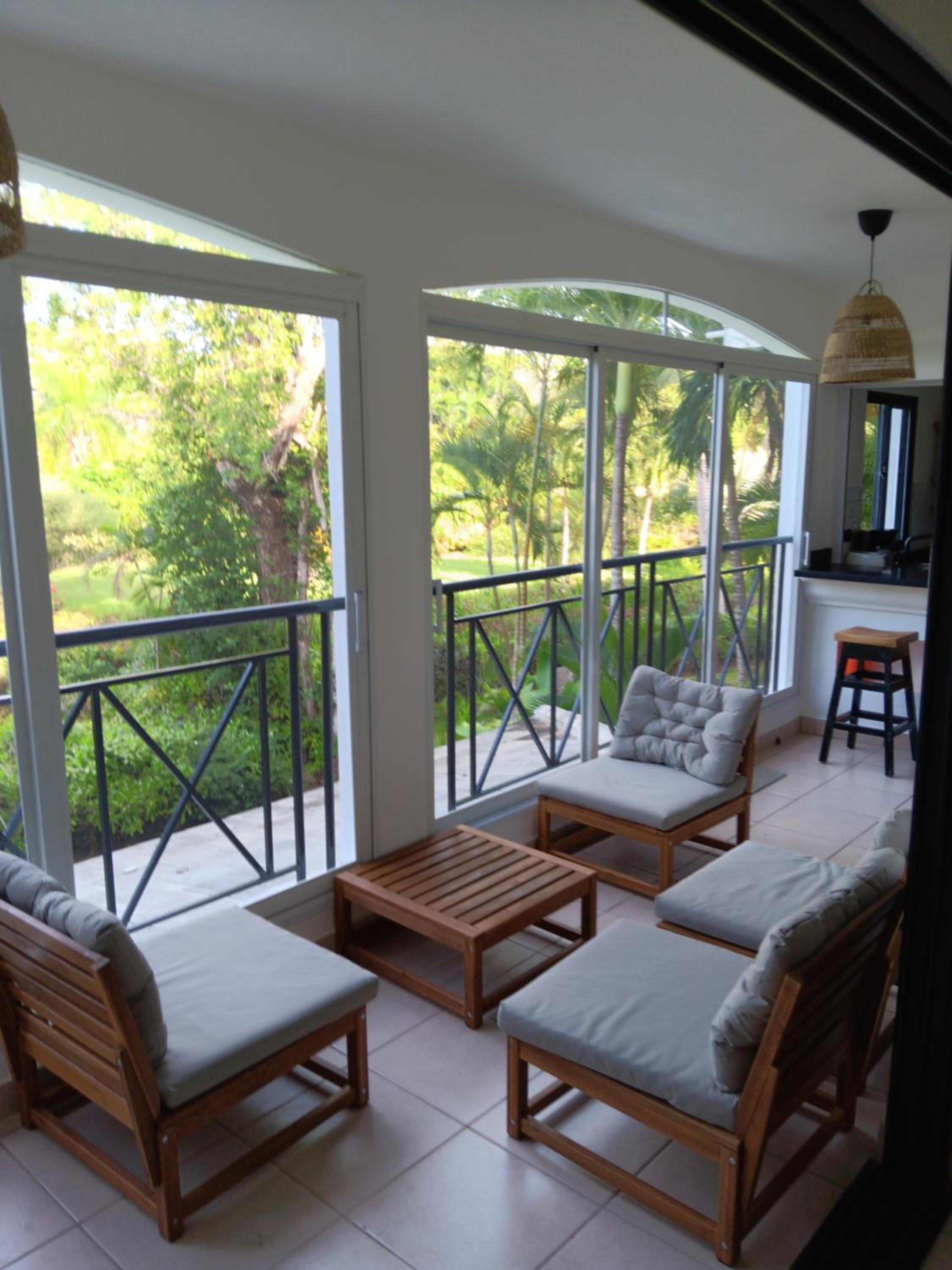 Bonita Village Beachfront Apt with Pool & Balcony