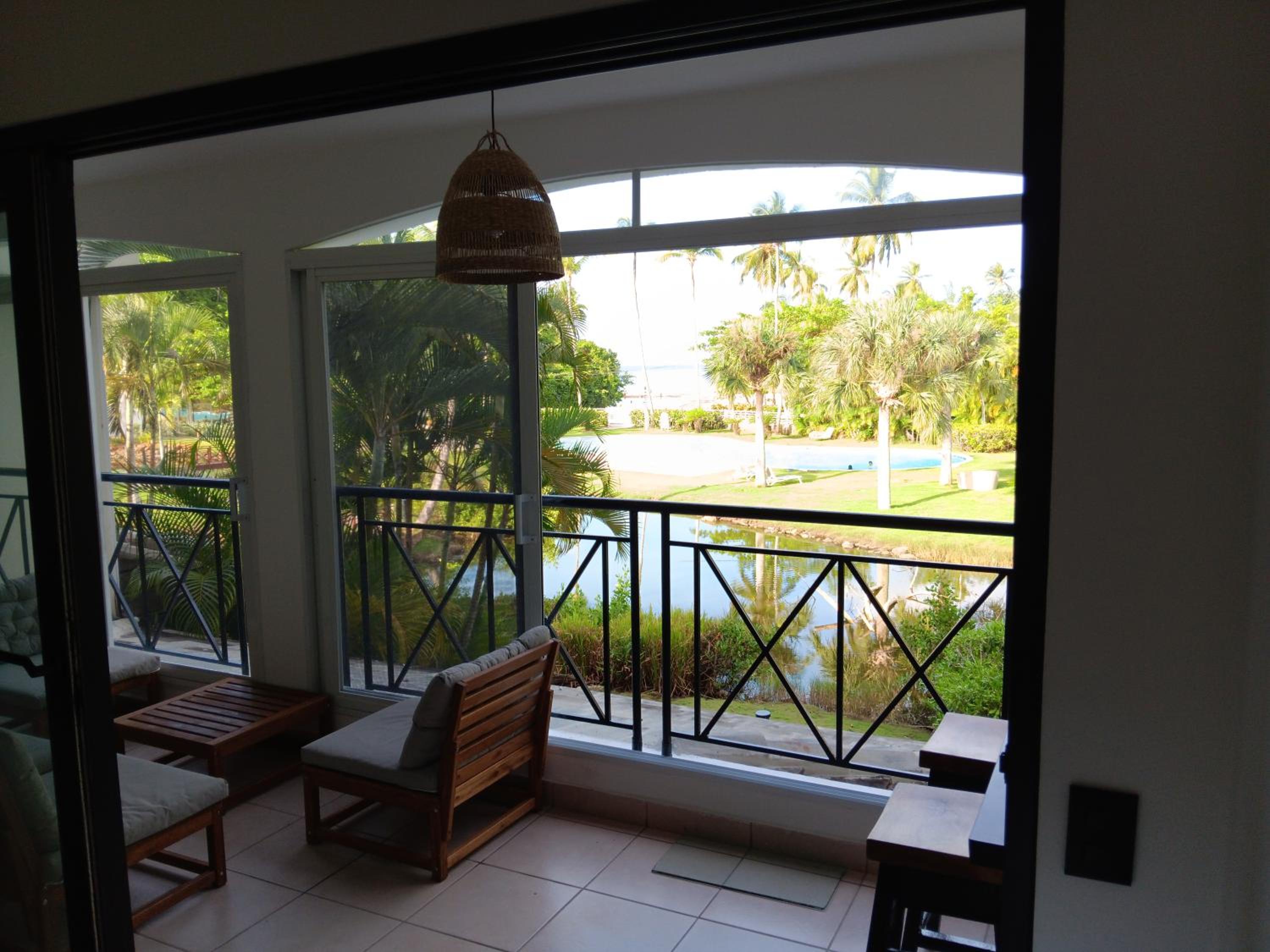 Bonita Village Beachfront Apt with Pool & Balcony