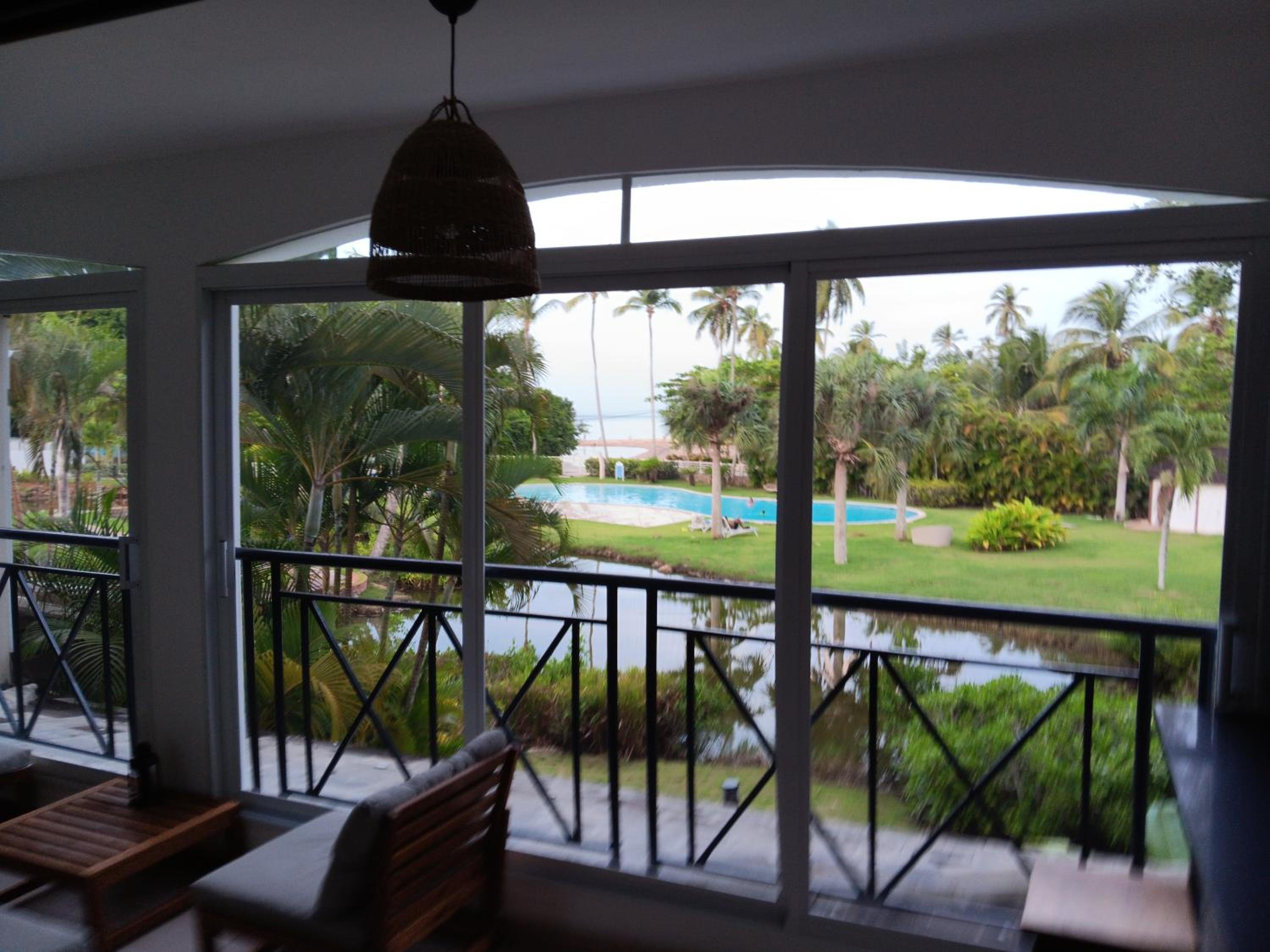Bonita Village Beachfront Apt with Pool & Balcony