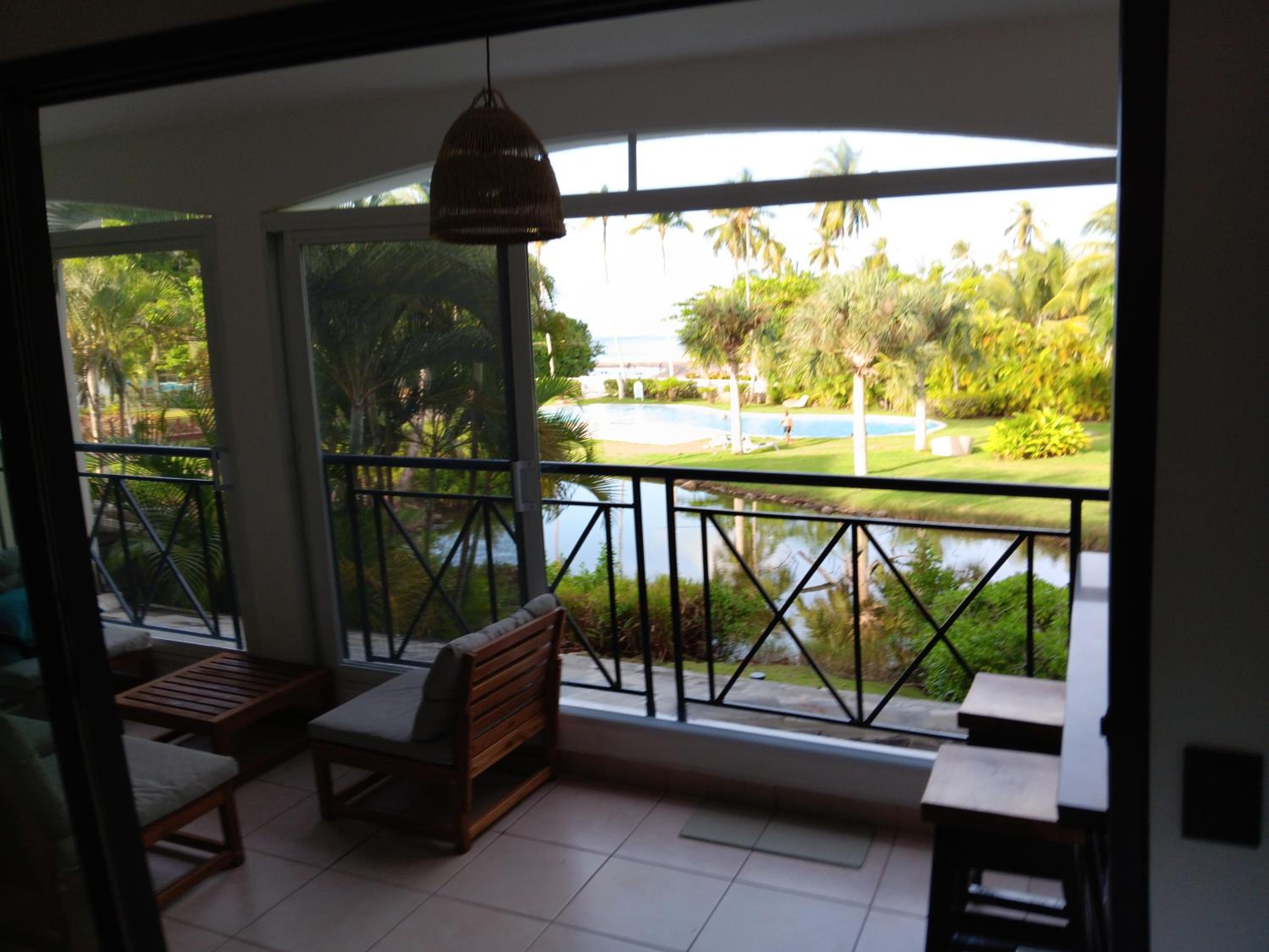 Bonita Village Beachfront Apt with Pool & Balcony