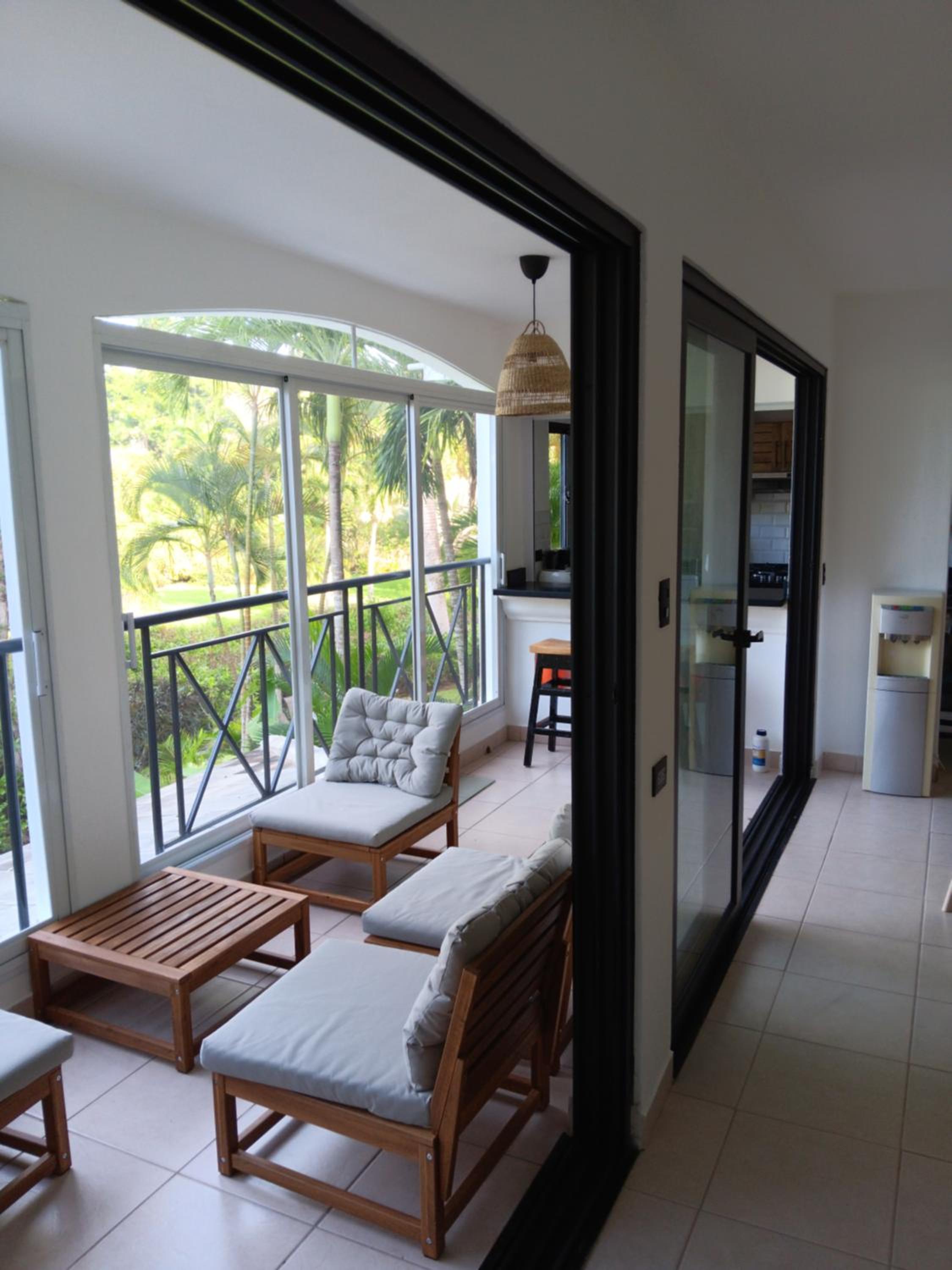 Bonita Village Beachfront Apt with Pool & Balcony
