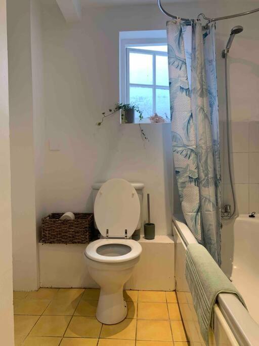 Large Apartment - 20 mins to the City