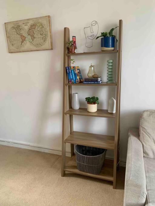 Large Apartment - 20 mins to the City