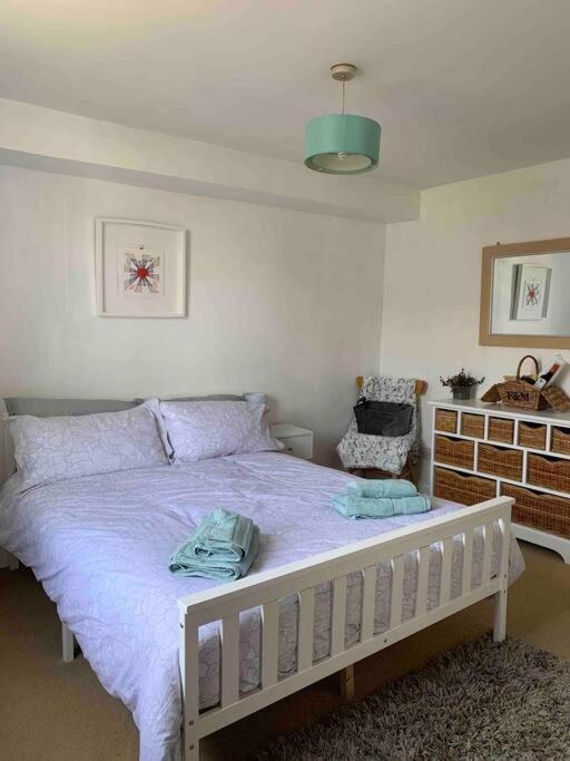 Large Apartment - 20 mins to the City