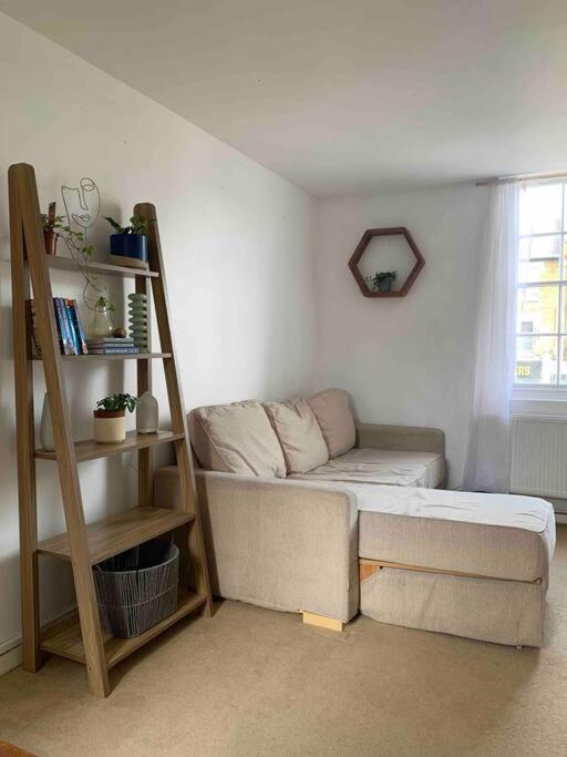 Large Apartment - 20 mins to the City