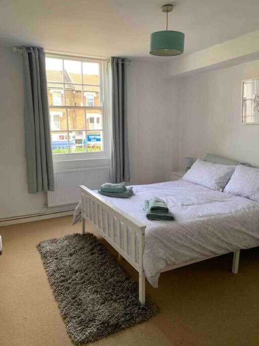 Large Apartment - 20 mins to the City