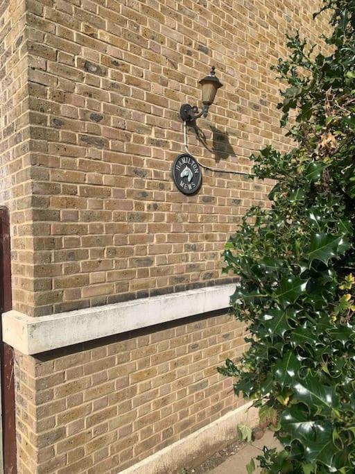 Large Apartment - 20 mins to the City