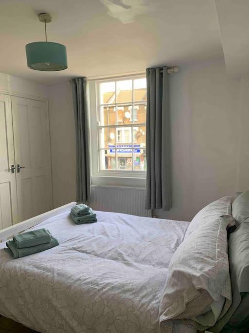 Large Apartment - 20 mins to the City