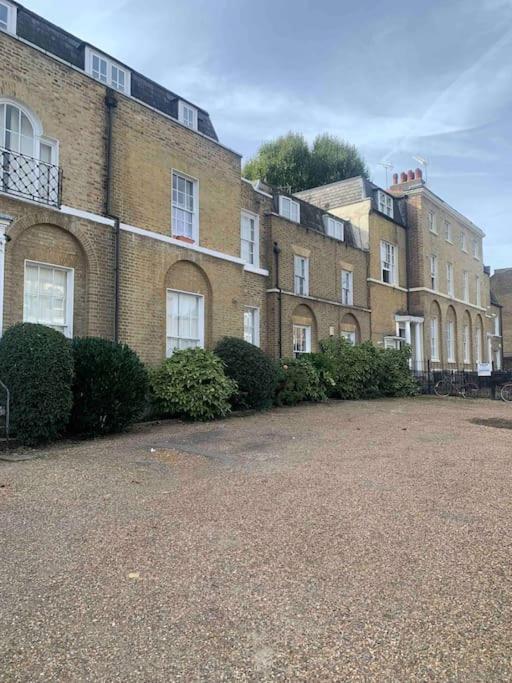 Large Apartment - 20 mins to the City