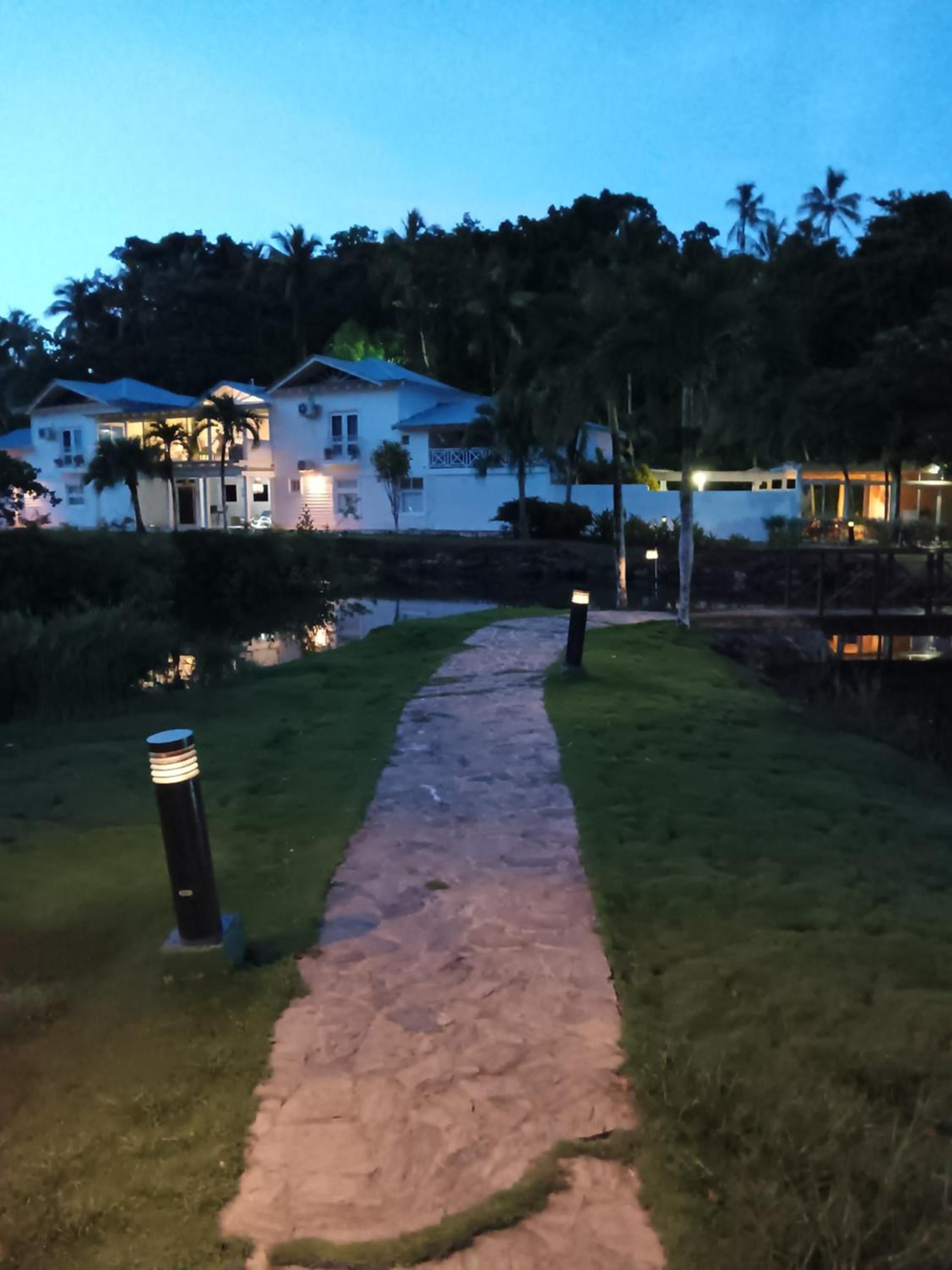Bonita Village Beachfront Apt with Pool & Balcony