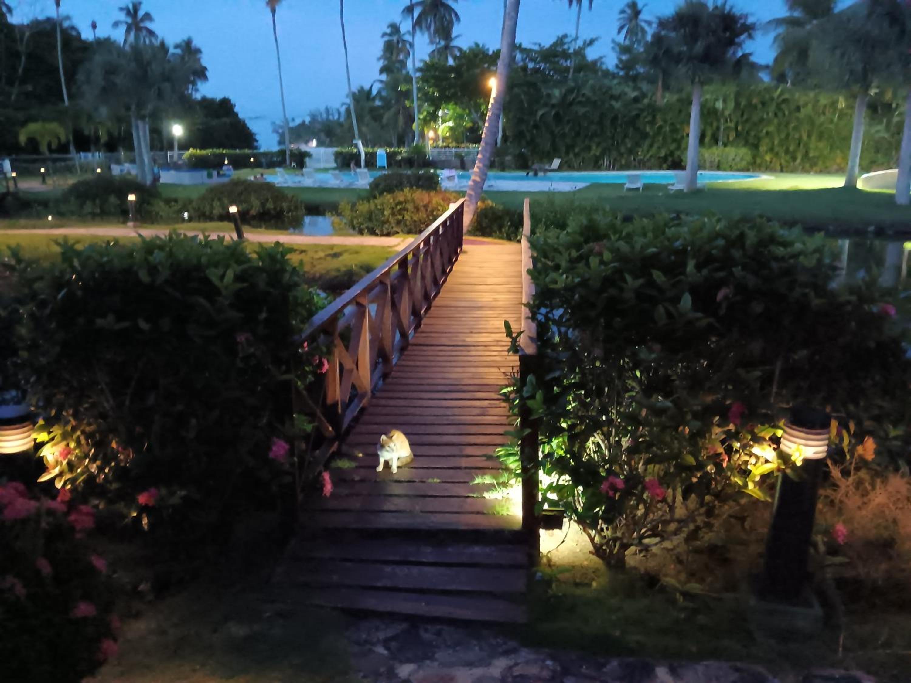 Bonita Village Beachfront Apt with Pool & Balcony