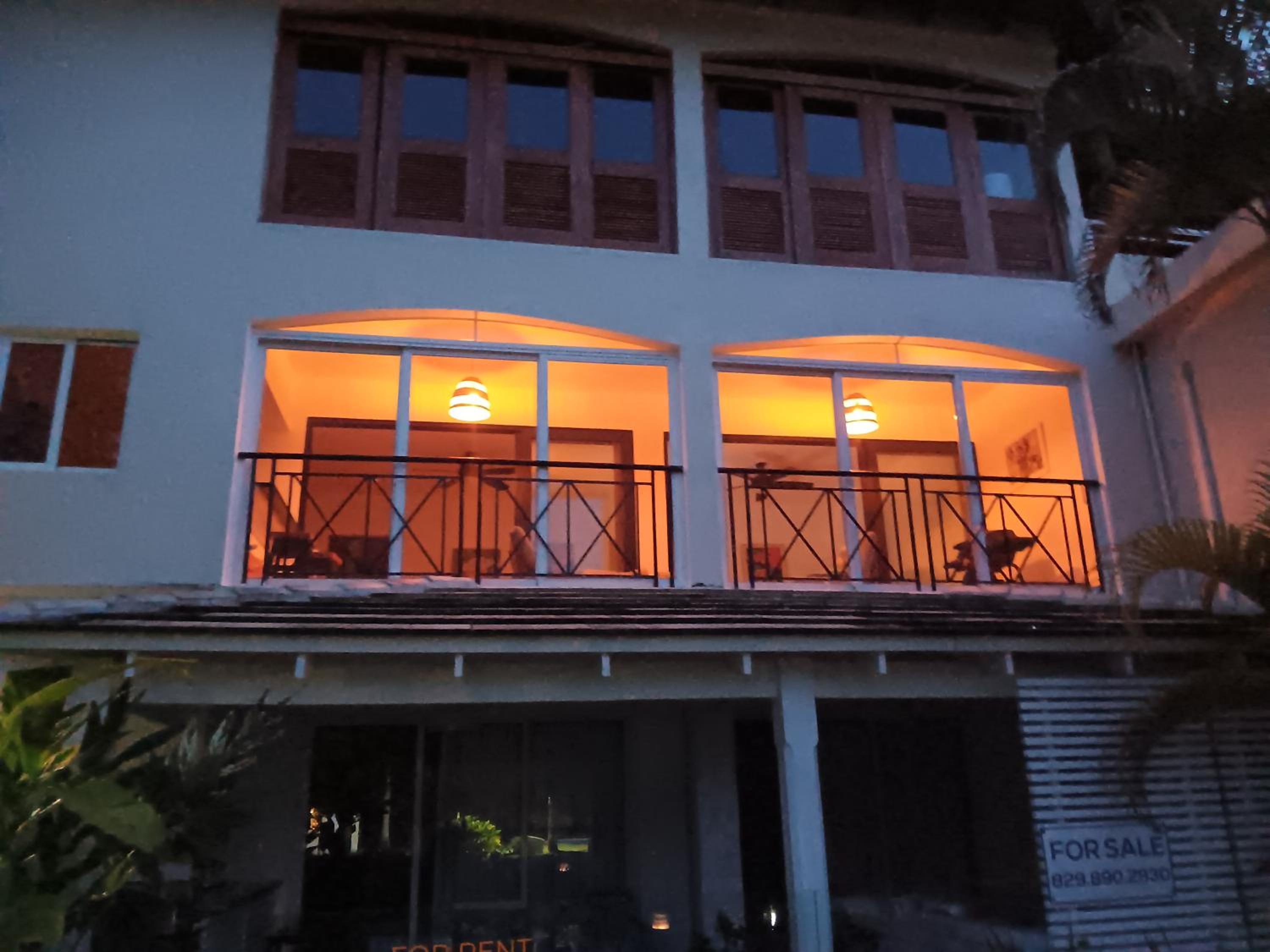 Bonita Village Beachfront Apt with Pool & Balcony