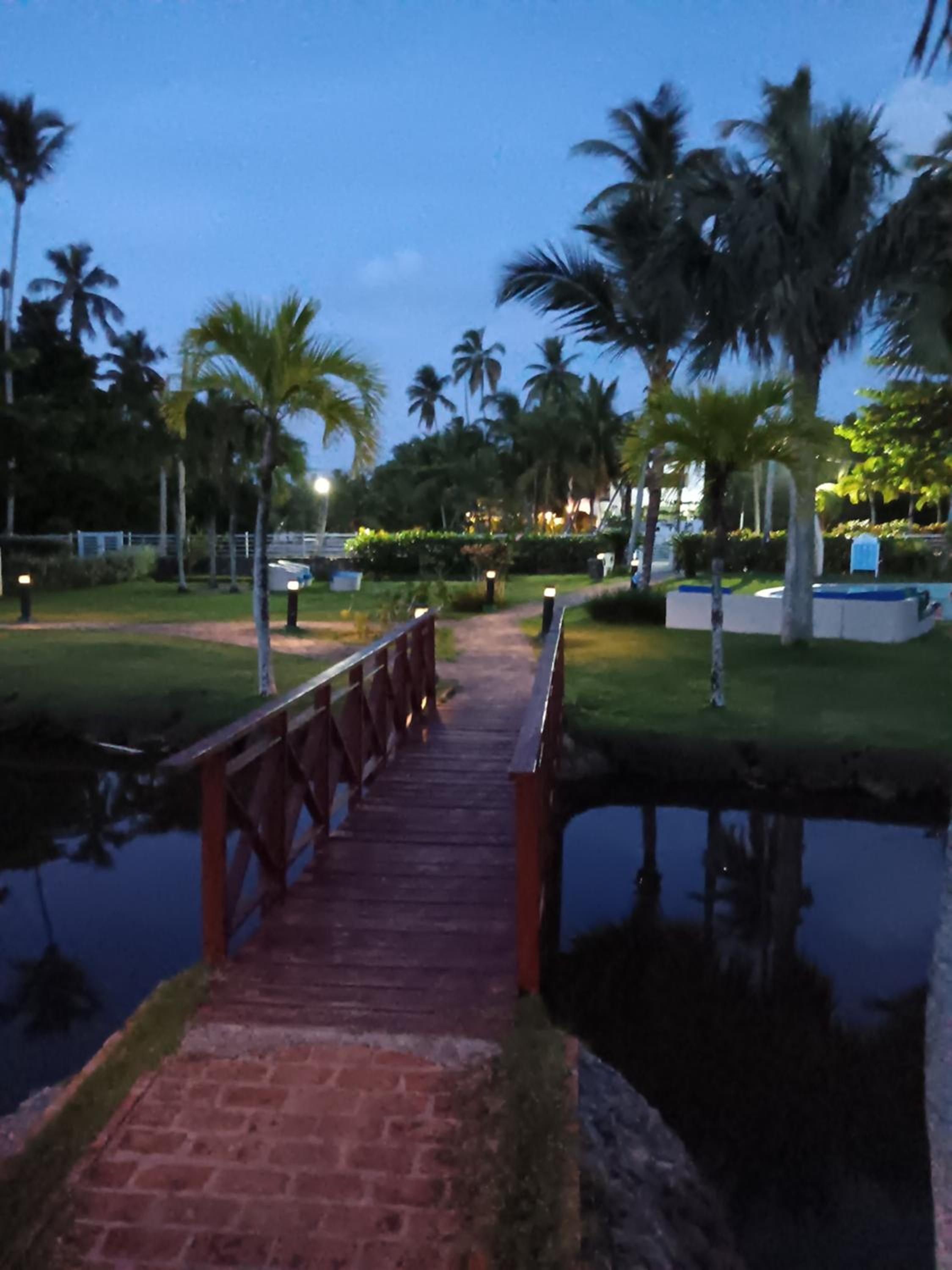 Bonita Village Beachfront Apt with Pool & Balcony