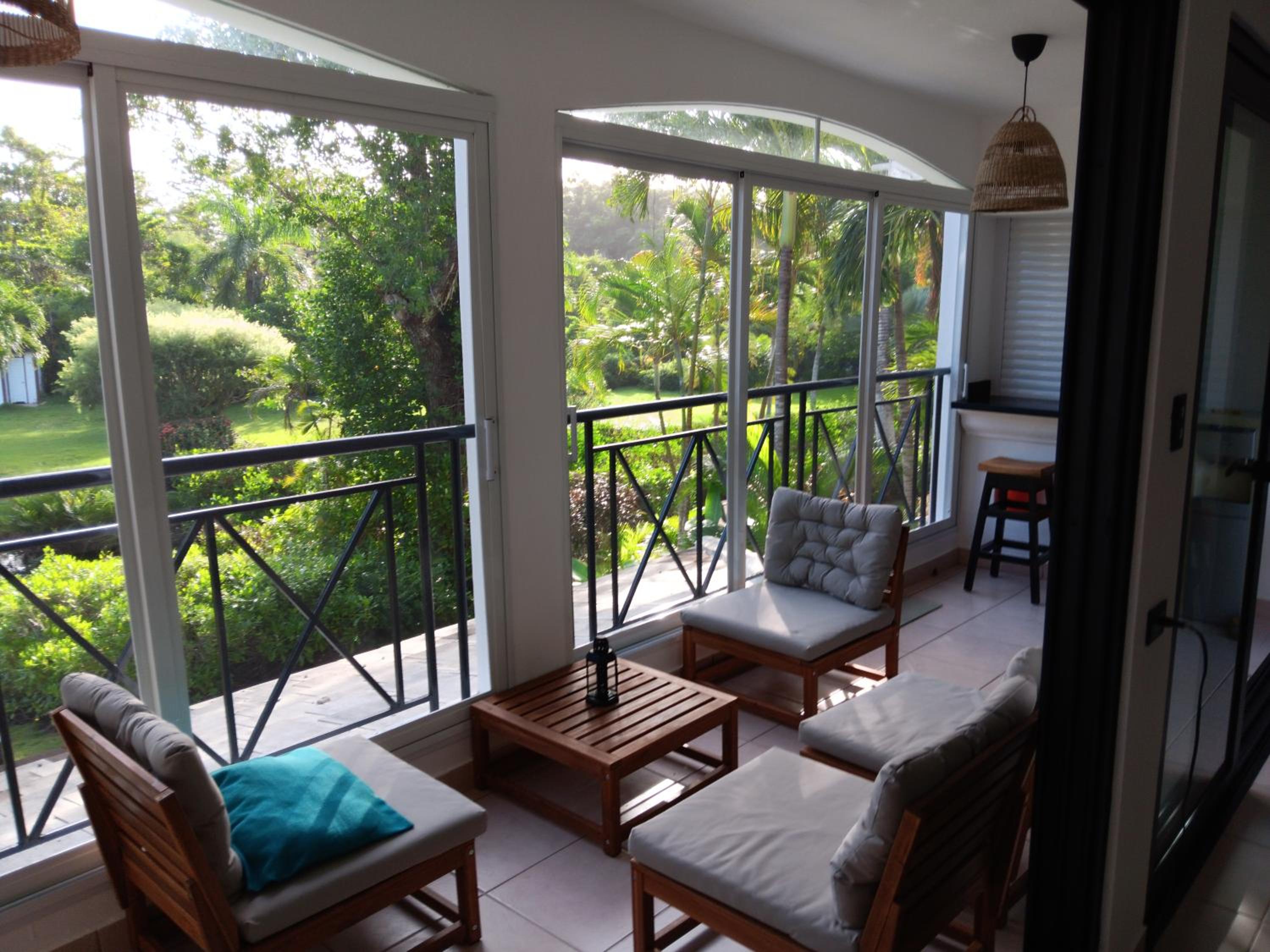 Bonita Village Beachfront Apt with Pool & Balcony