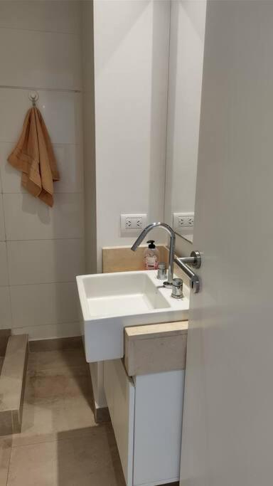 Zona Güemes-Piscina climatizada en verano-Hermoso 2 amb