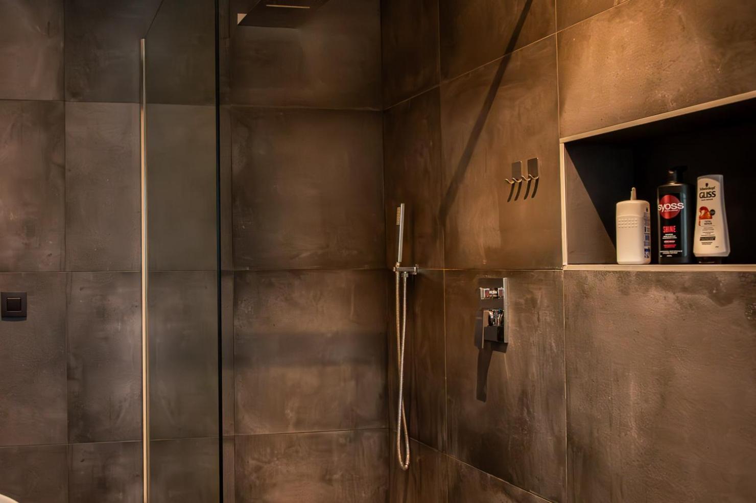 Chez Sabine et Eric Maison pour 6 personnes avec piscine chauffée et jacuzzi privé