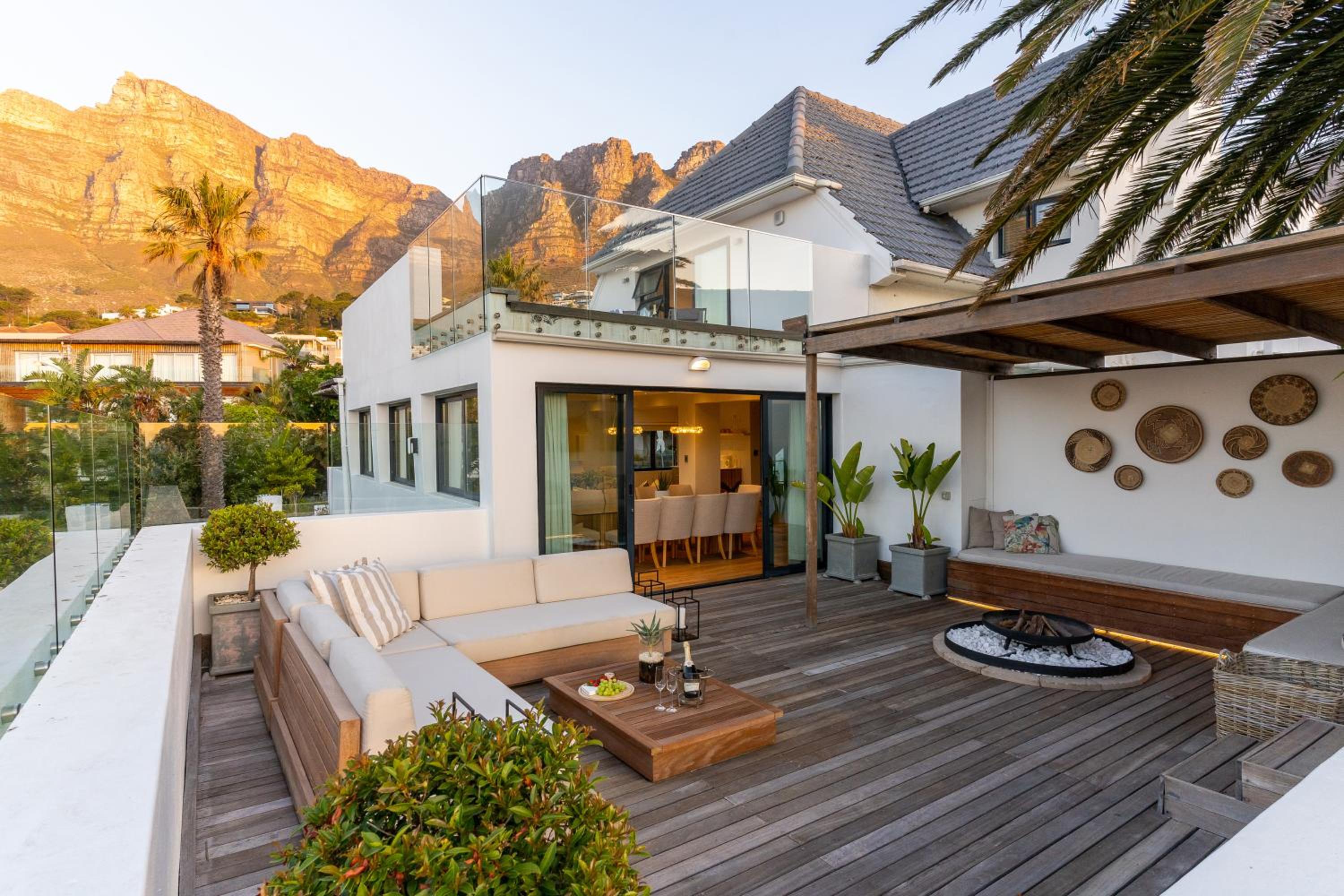 Maison De La Mer - Luxury Camps Bay Villa with pool and ocean view view 5