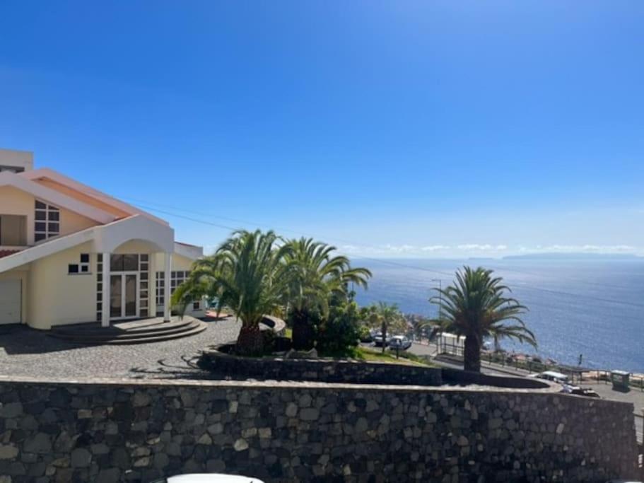 Canico Vacations - Comfy  Joyful Oceanview Retreat - Property Image 3