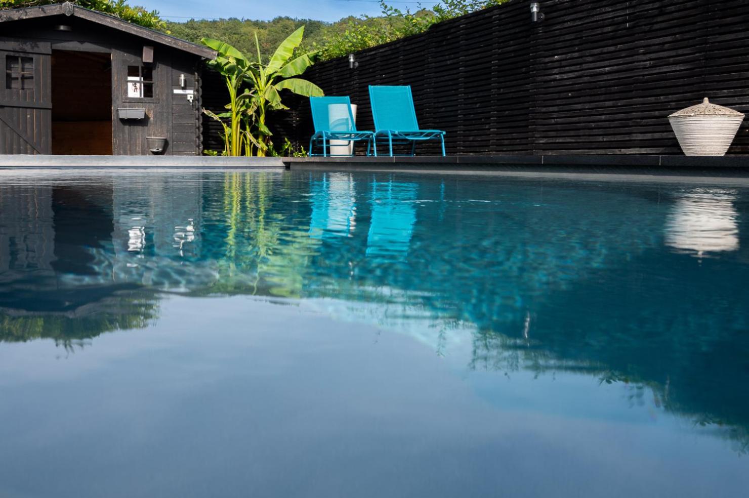 Chez Sabine et Eric Maison pour 6 personnes avec piscine chauffée et jacuzzi privé