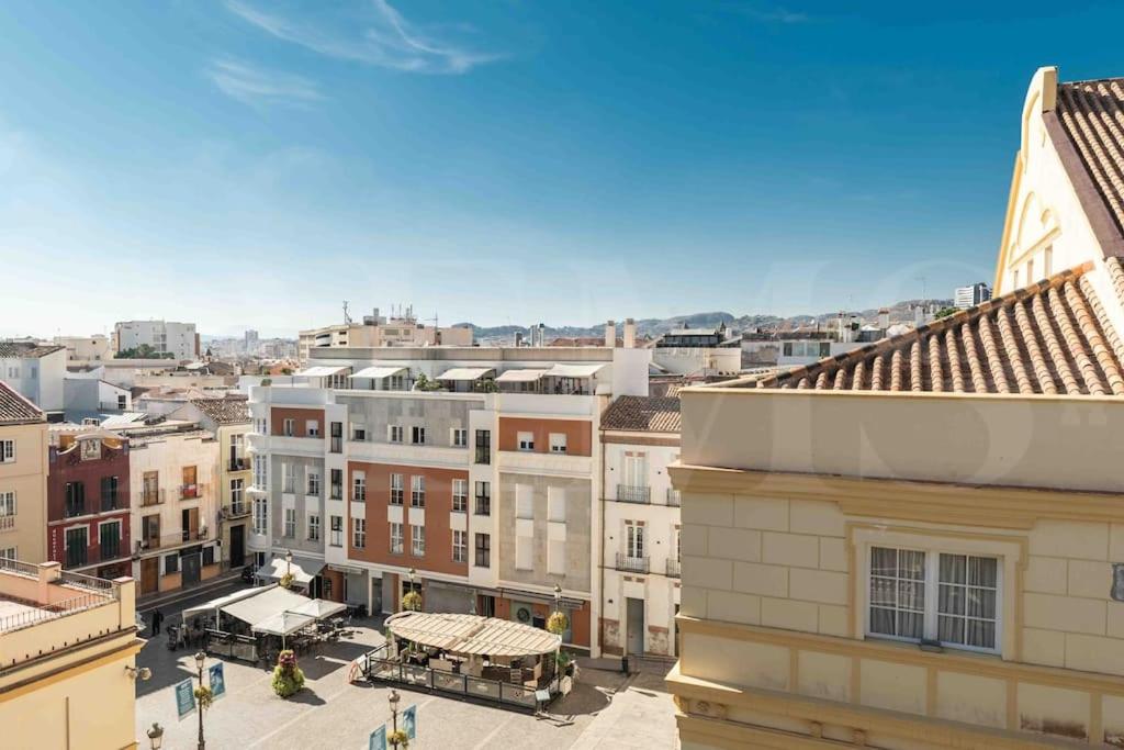 Modern apartment next to the Cervantes Theatre by REMS