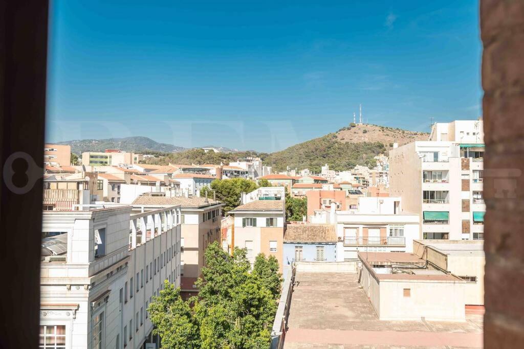 Modern apartment next to the Cervantes Theatre by REMS