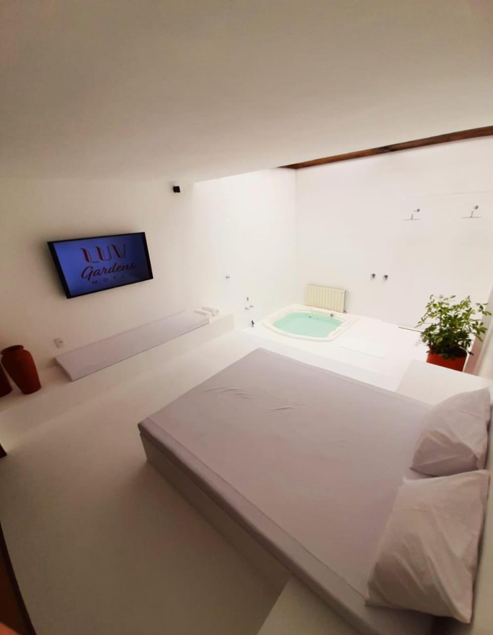 LUV Gardens Motel - Adults Only