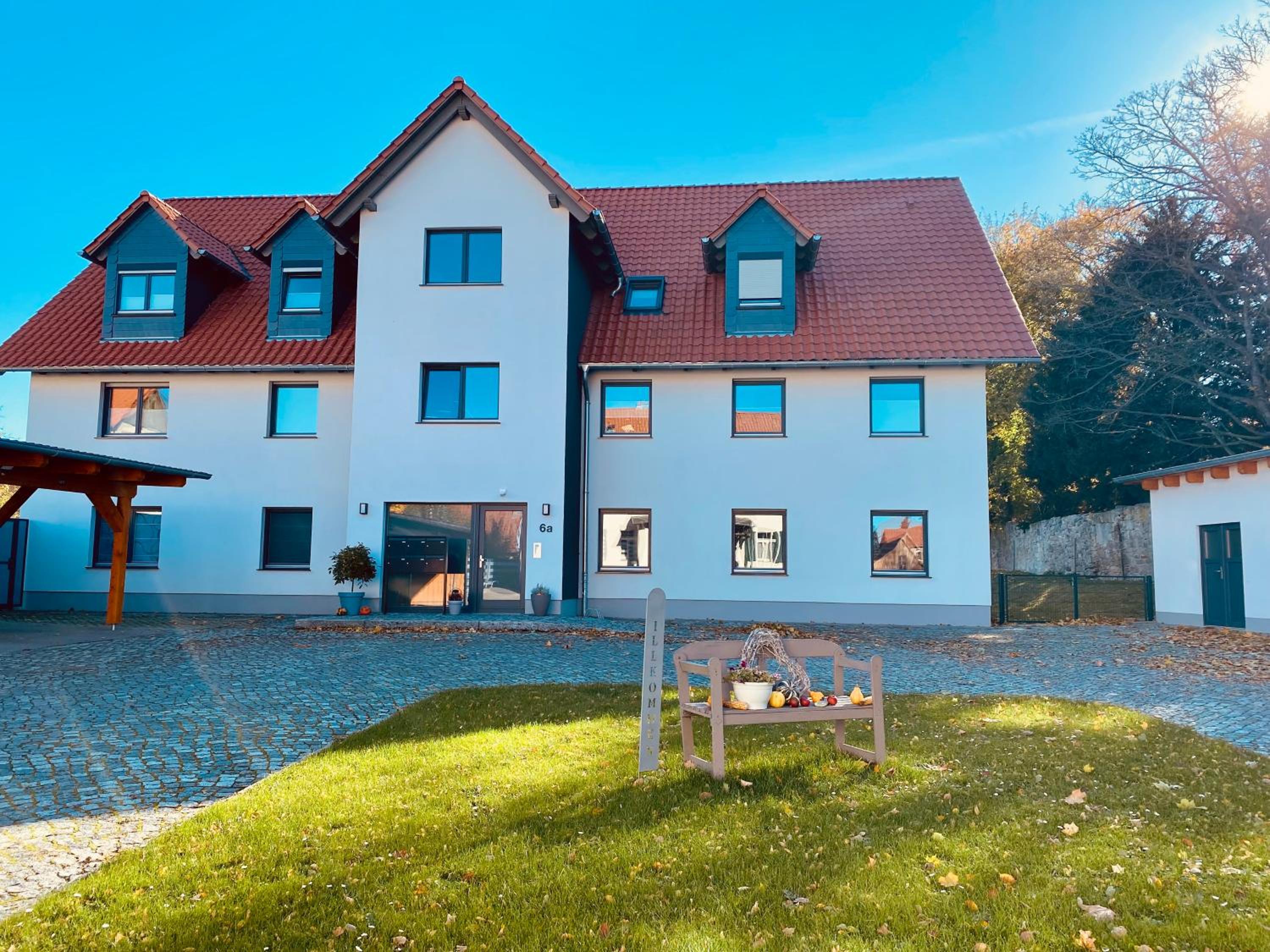 Ferienwohnung Emil - barrierefrei mit Fahrstuhl und Carport in ruhiger Altstadtlage von Ballenstedt - main view