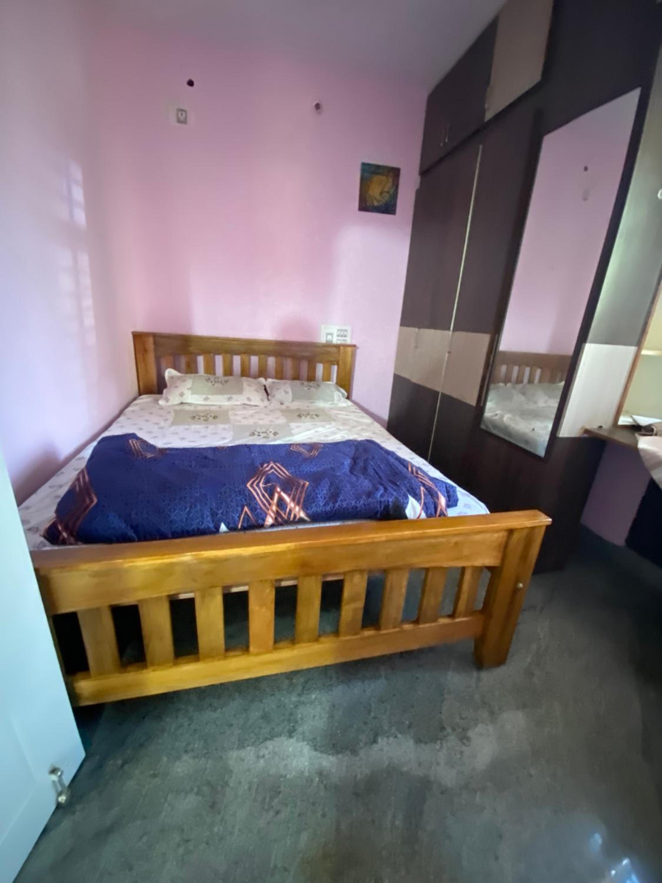 Lovely Private Queen Bed Room in Shared 2 BHK Apartment view 3