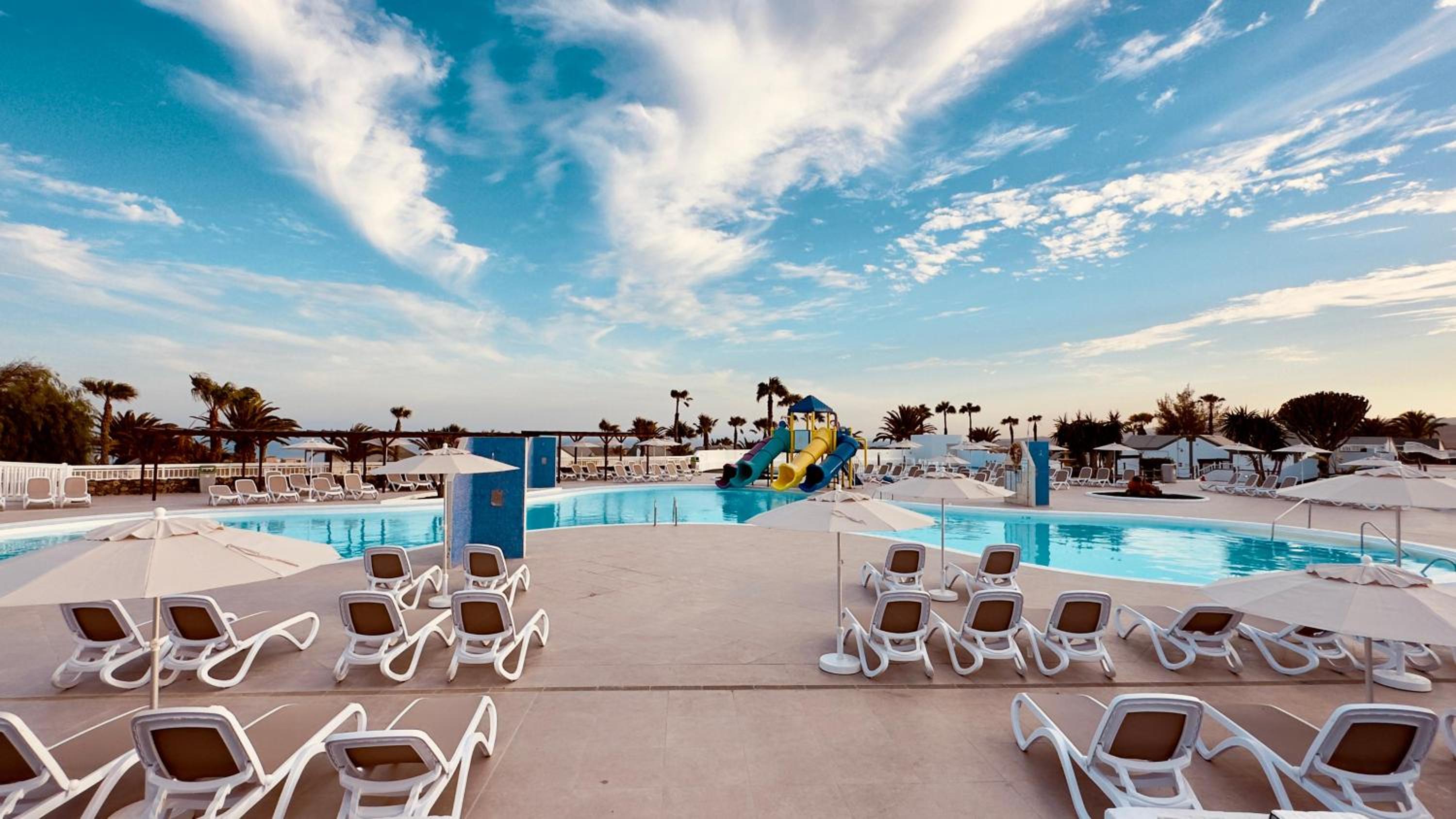 Hotel Caleta Dorada - Image 1