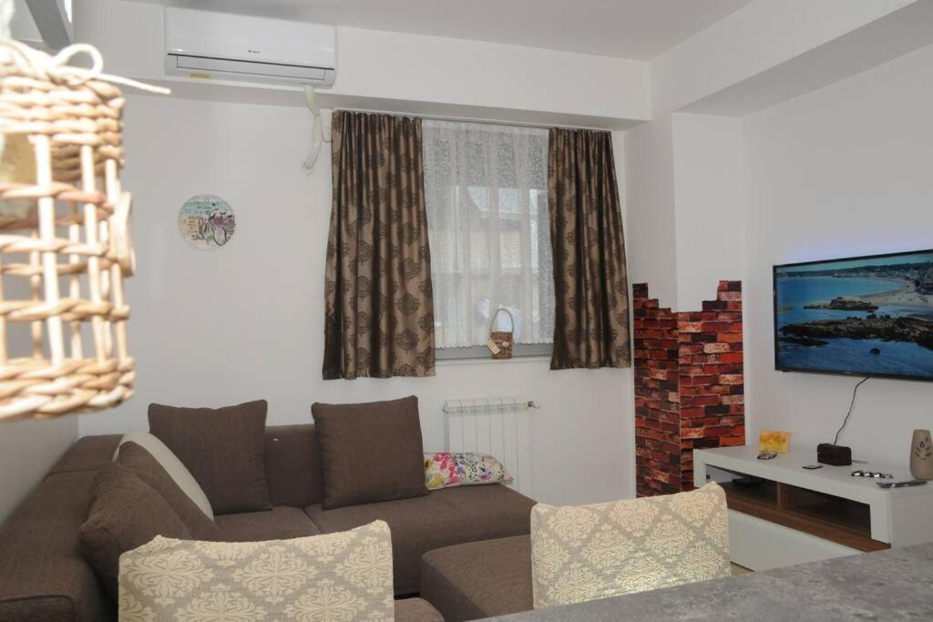King-size bed, Free parking, kitchenette, wifi apartments view 5
