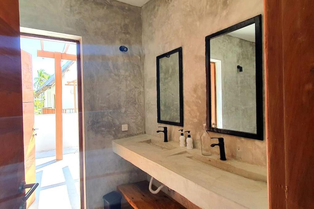 Ocean Front Villa with pool, Zanzibar view 2