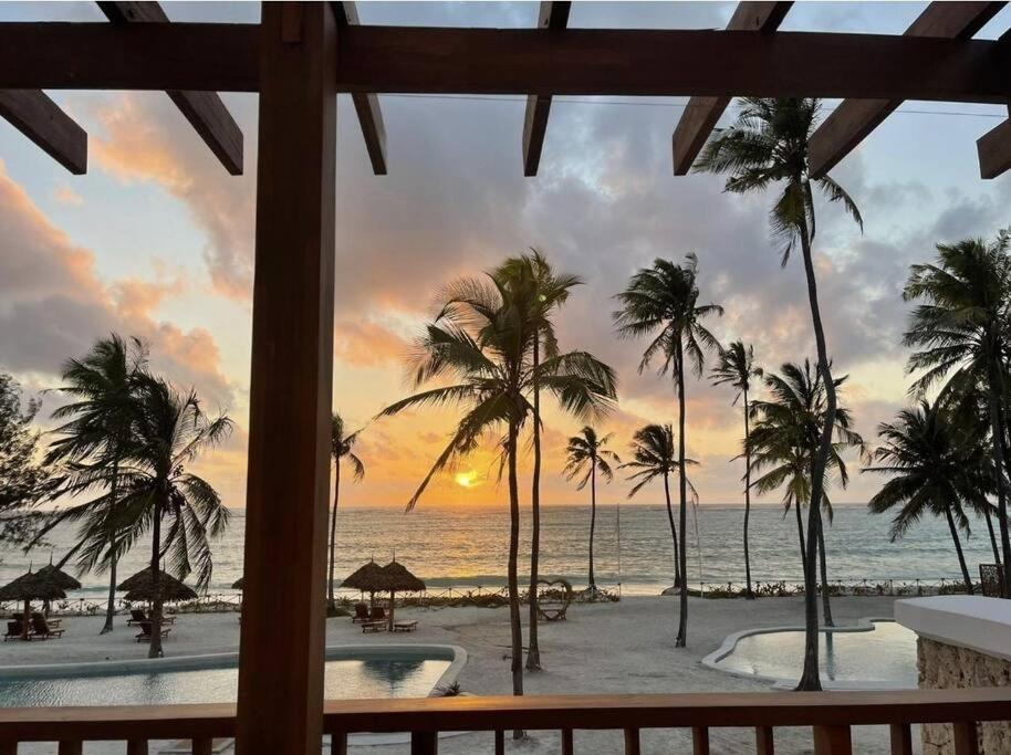 Ocean Front Villa with pool, Zanzibar view 4