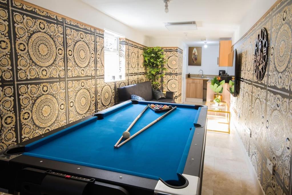 Hotel Lux Versace Pad Sleeps 10 Hottub Cinema Games Room