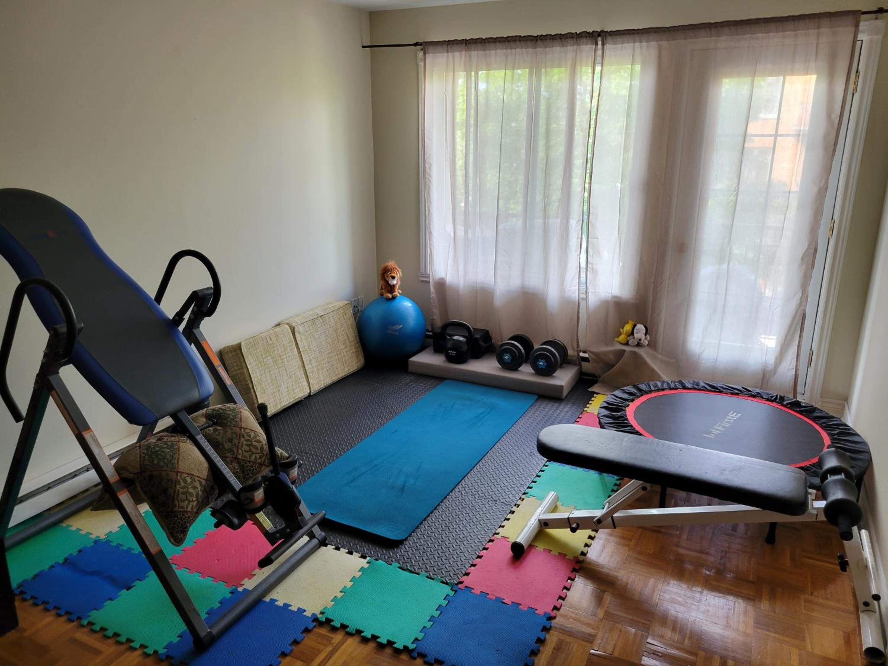 Large and quiet room with king size bed