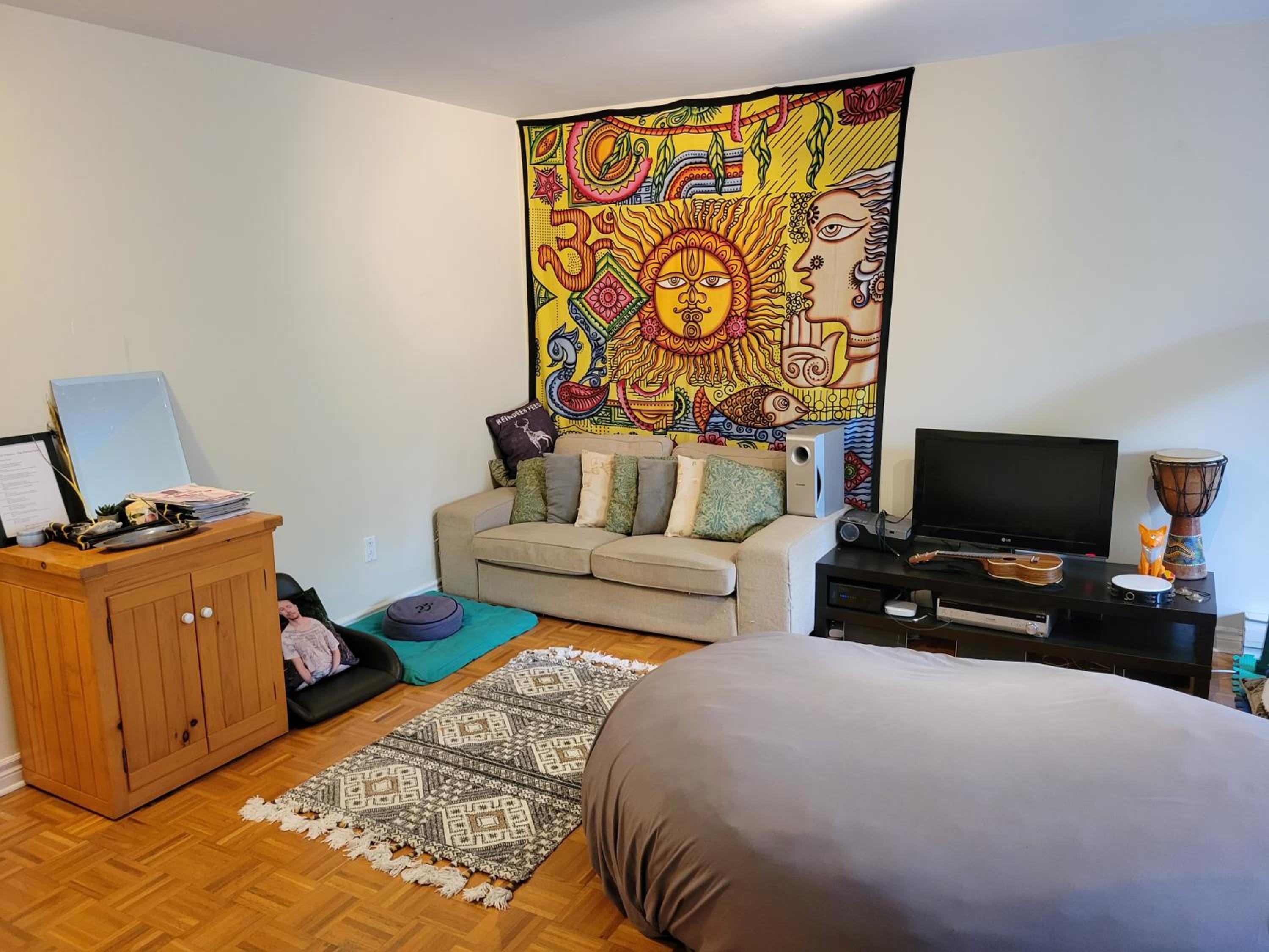 Large and quiet room with king size bed